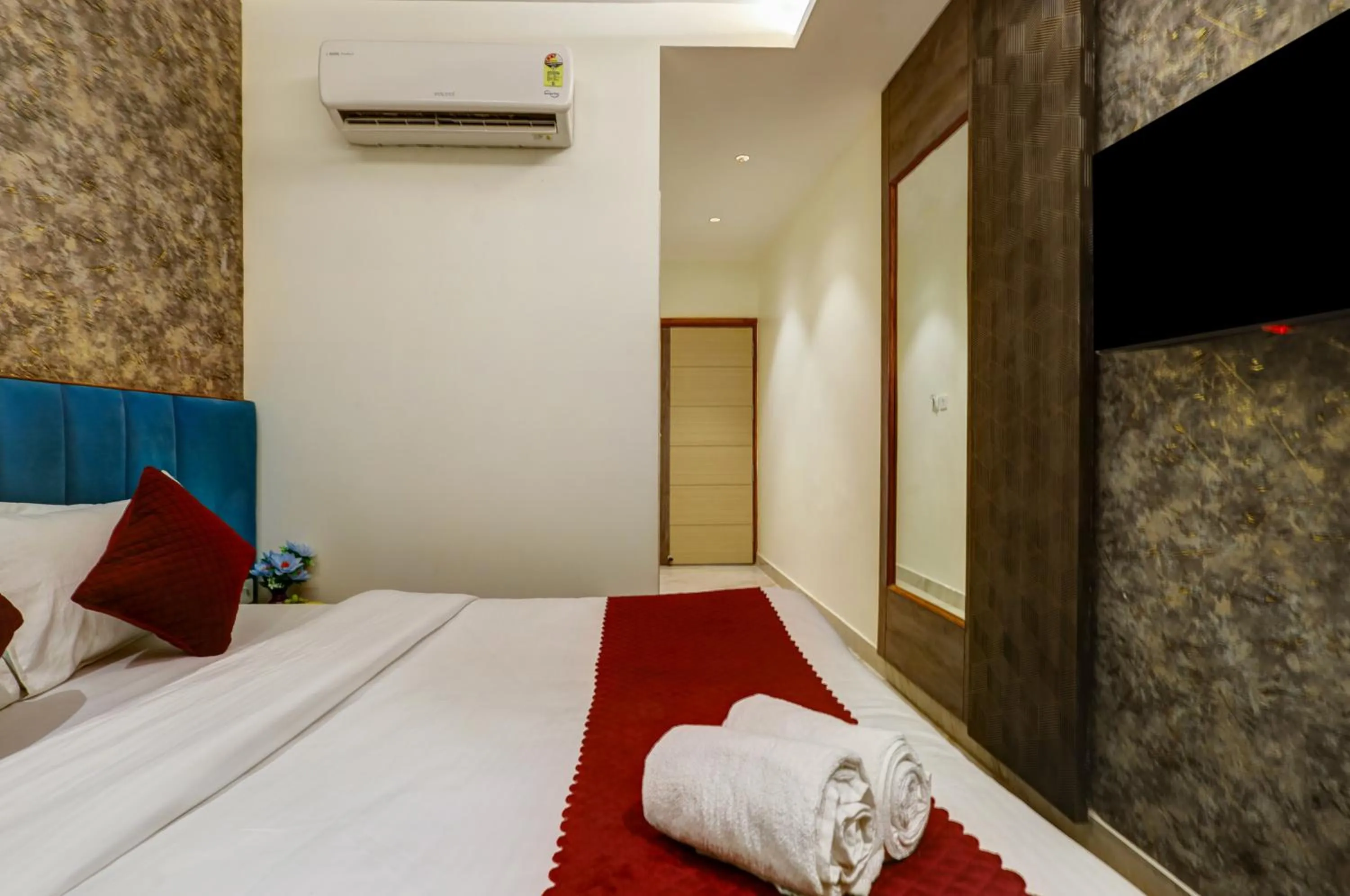 Bed in Hotel Stay House Inn 3 Mints walk from New Delhi Railway station,5 Mints from Metro