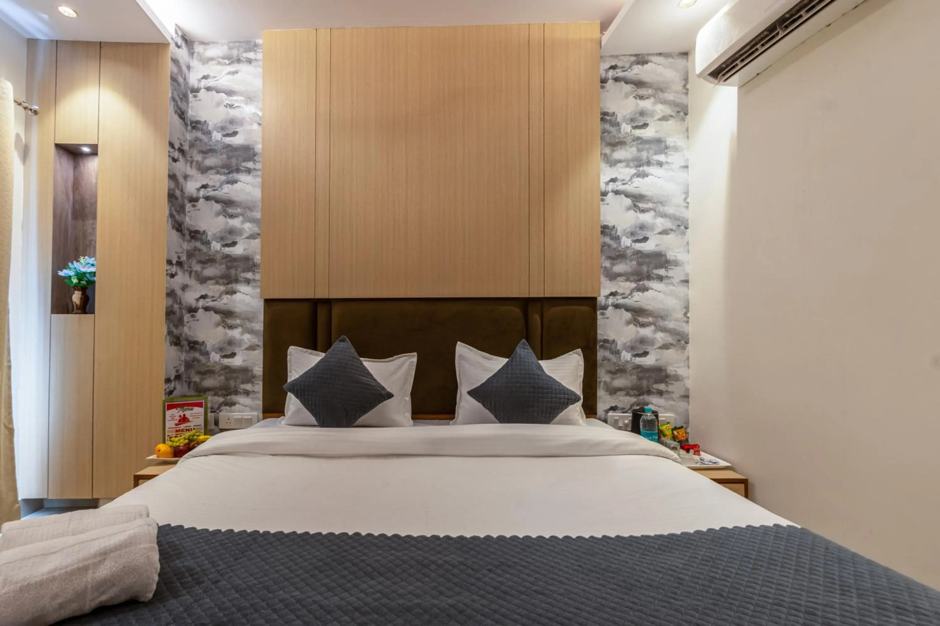Bed in Hotel Stay House Inn 3 Mints walk from New Delhi Railway station,5 Mints from Metro