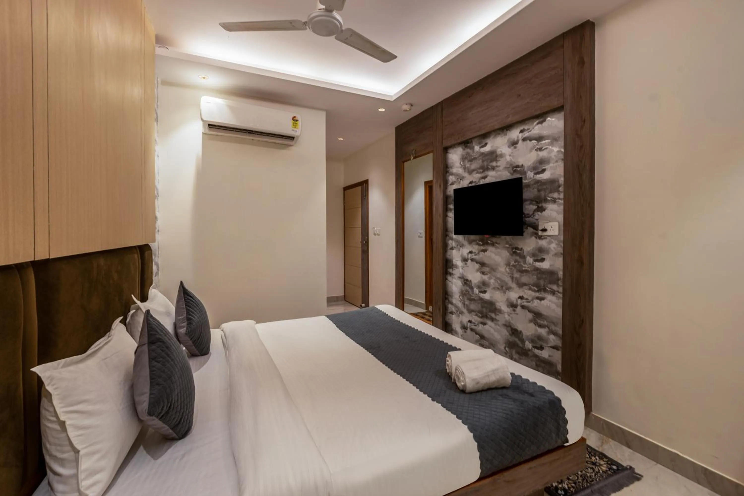 Communal lounge/ TV room, Bed in Hotel Stay House Inn 3 Mints walk from New Delhi Railway station,5 Mints from Metro