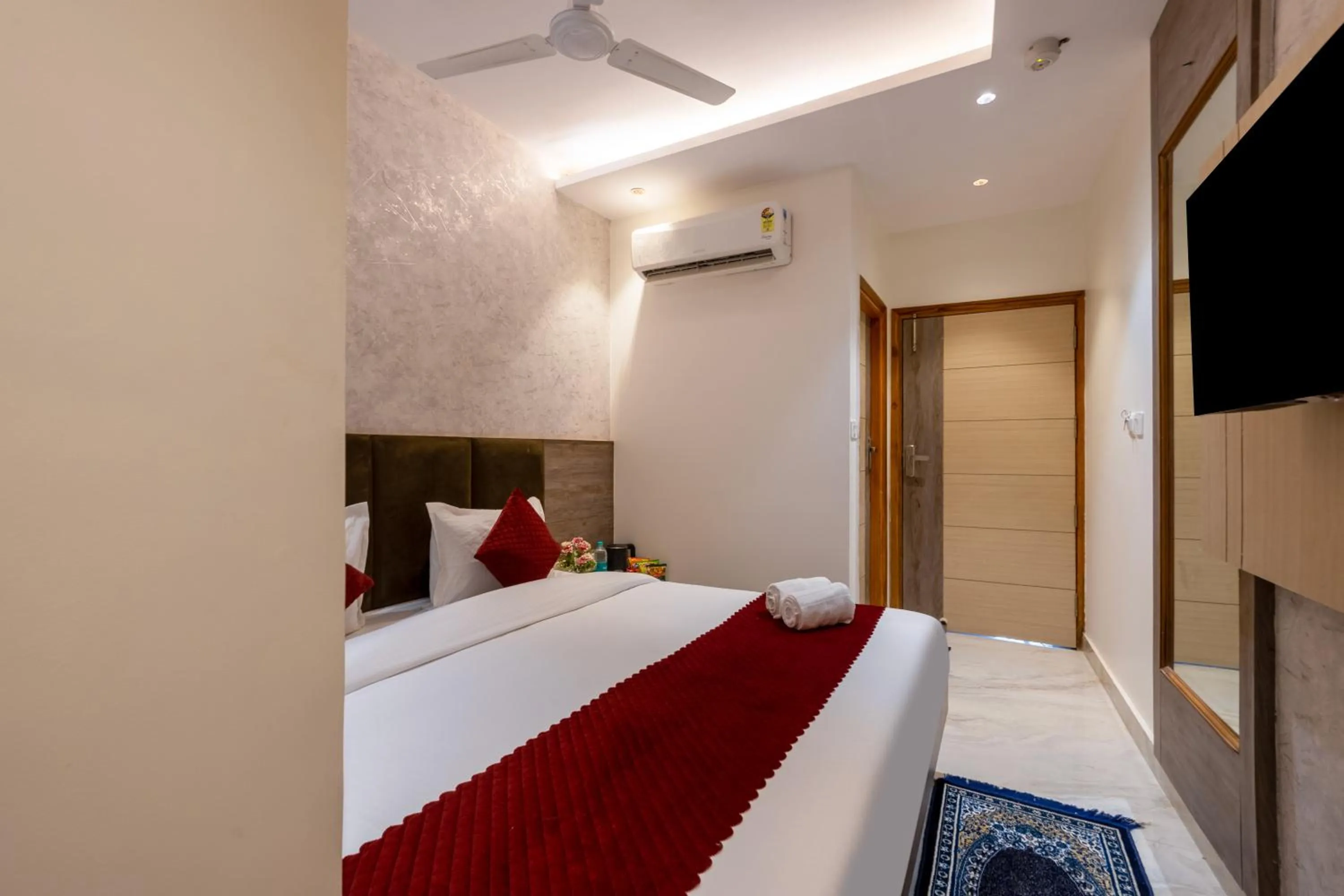 Bed in Hotel Stay House Inn 3 Mints walk from New Delhi Railway station,5 Mints from Metro