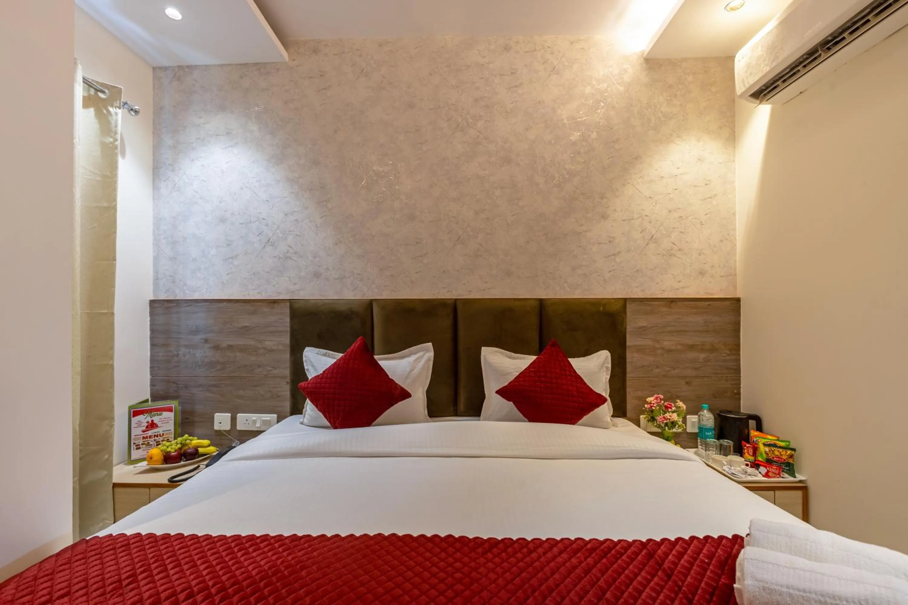 Bed in Hotel Stay House Inn 3 Mints walk from New Delhi Railway station,5 Mints from Metro
