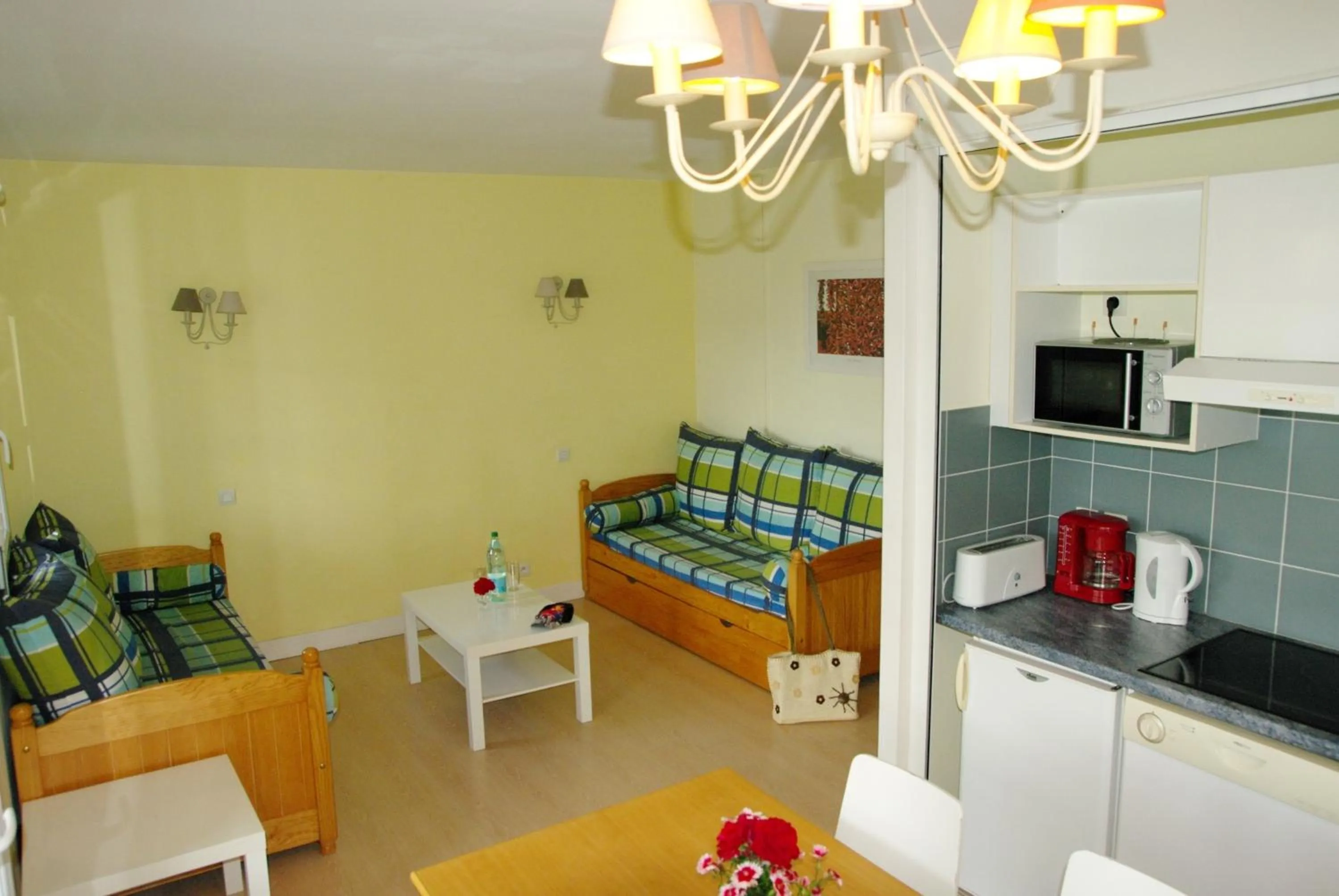 Living room, Kitchen/Kitchenette in Résidence Ilbarritz