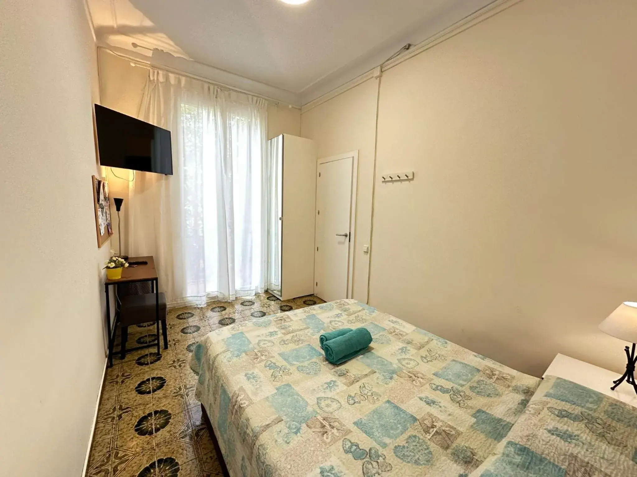 Bed in Rooms Diputacion Bed in Rooms Diputacion