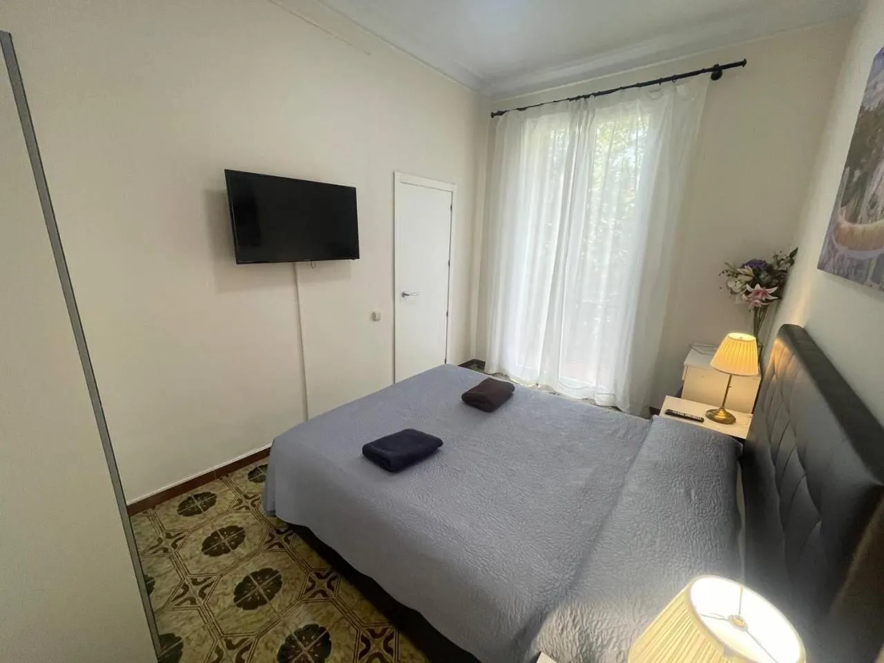 Bed in Rooms Diputacion