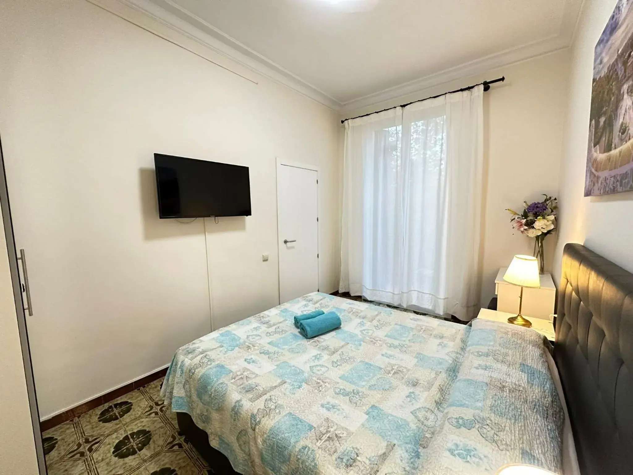 Bed in Rooms Diputacion Bed in Rooms Diputacion