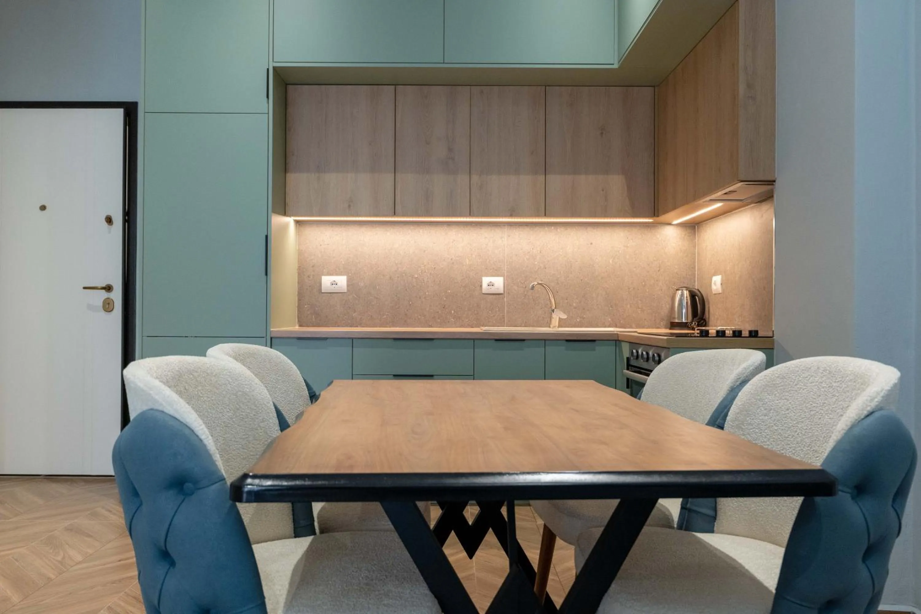 Kitchen or kitchenette in Regal Luxury Apartments