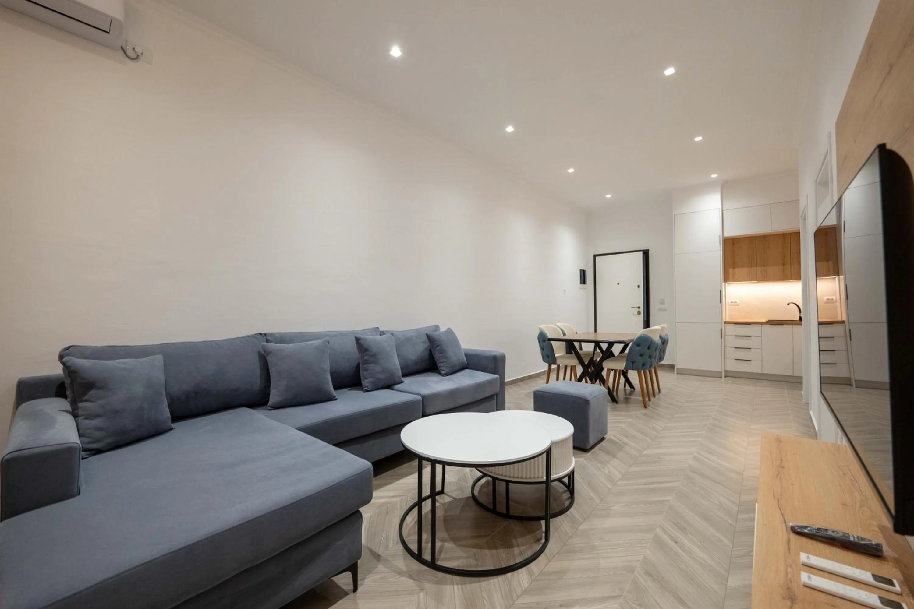 TV and multimedia in Regal Luxury Apartments