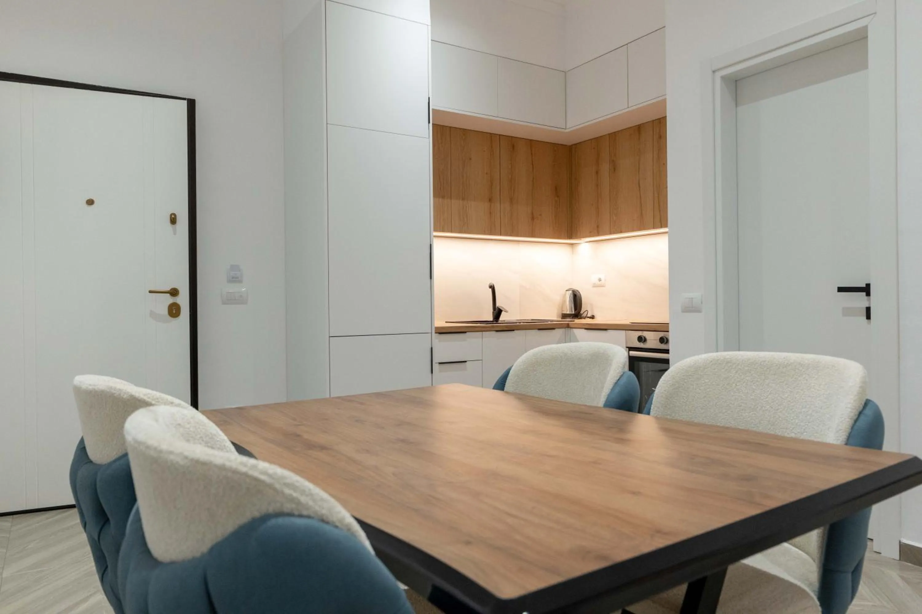 Kitchen or kitchenette in Regal Luxury Apartments