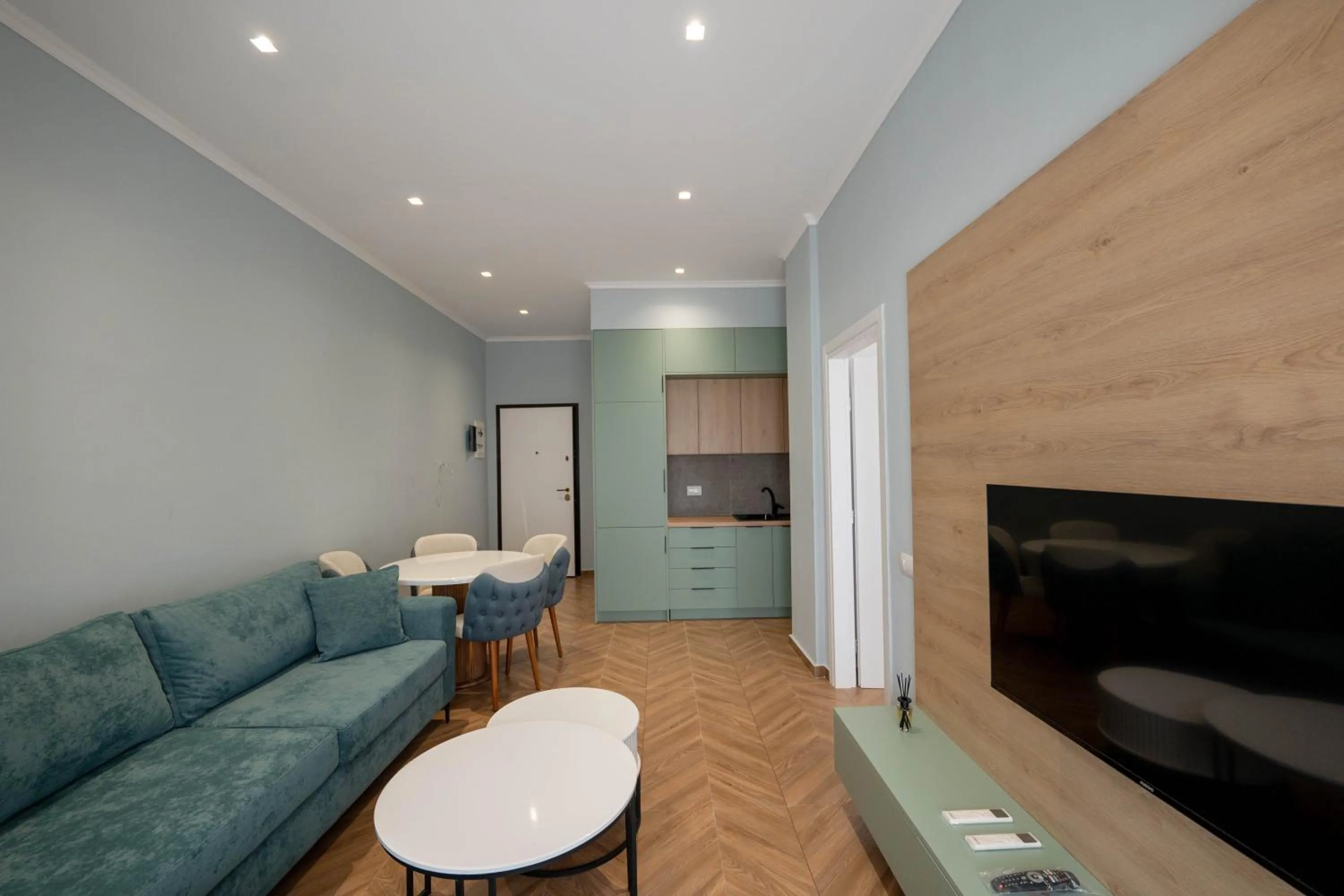 TV and multimedia in Regal Luxury Apartments