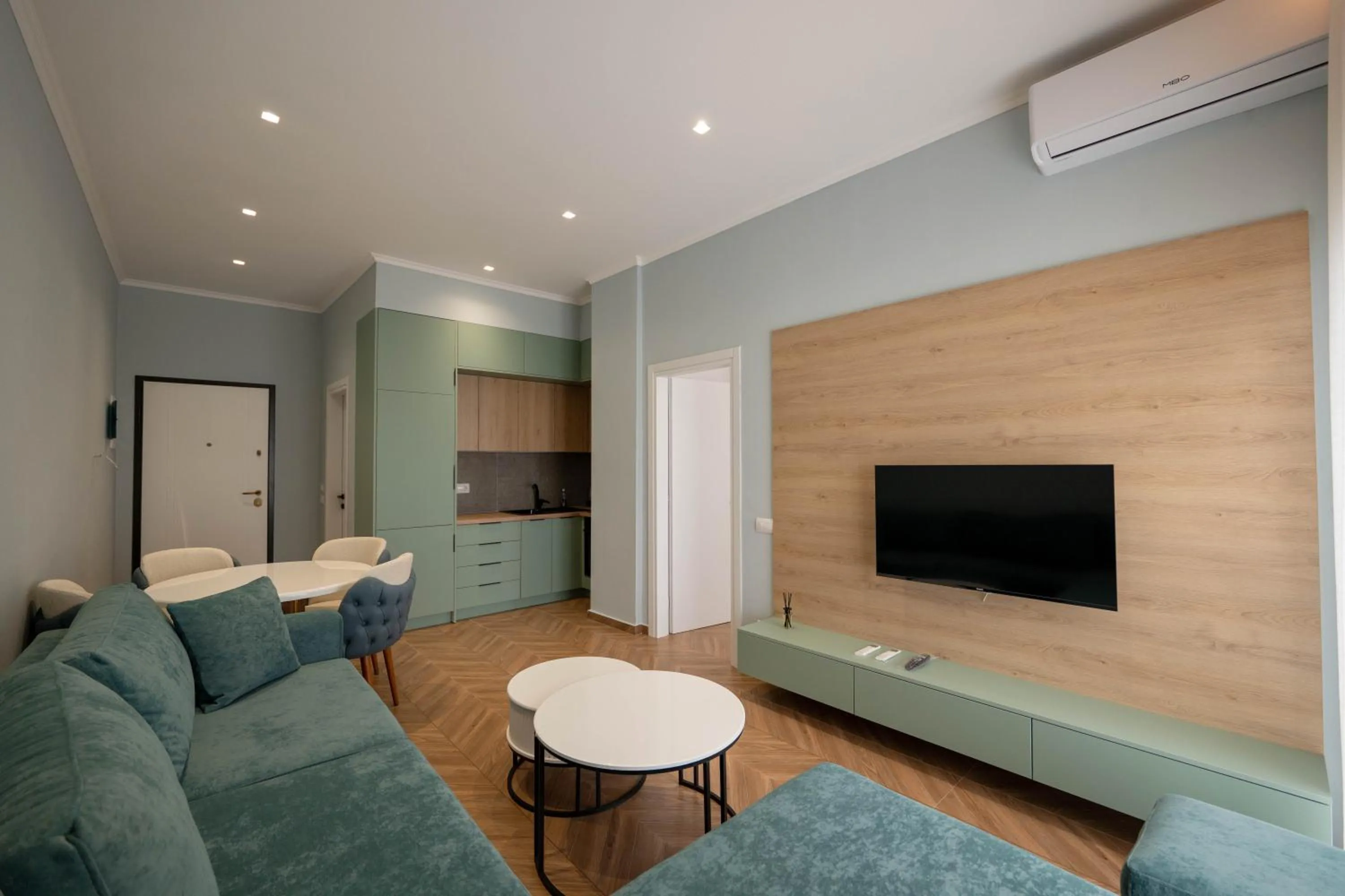 TV and multimedia in Regal Luxury Apartments