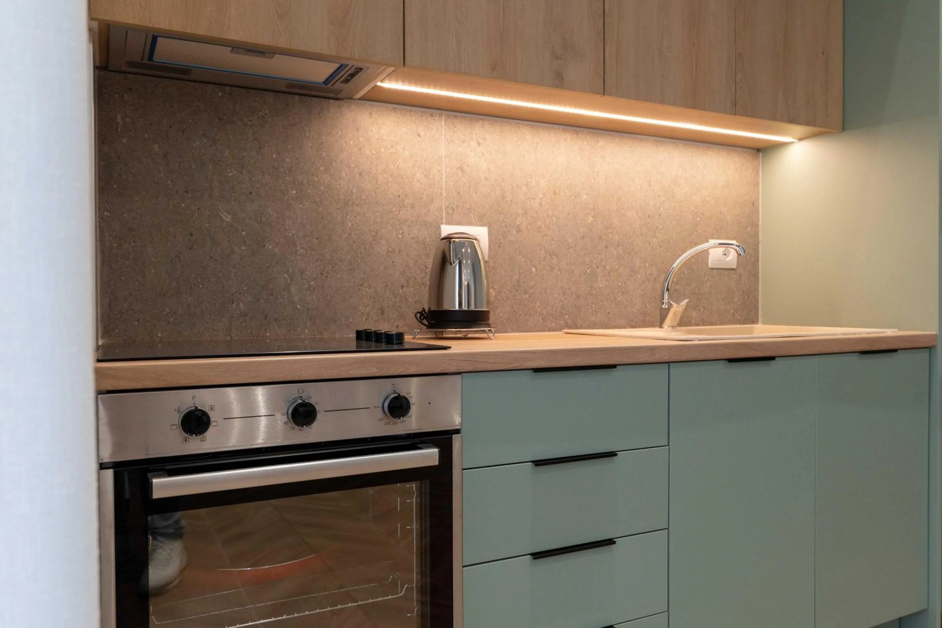 Coffee/tea facilities in Regal Luxury Apartments