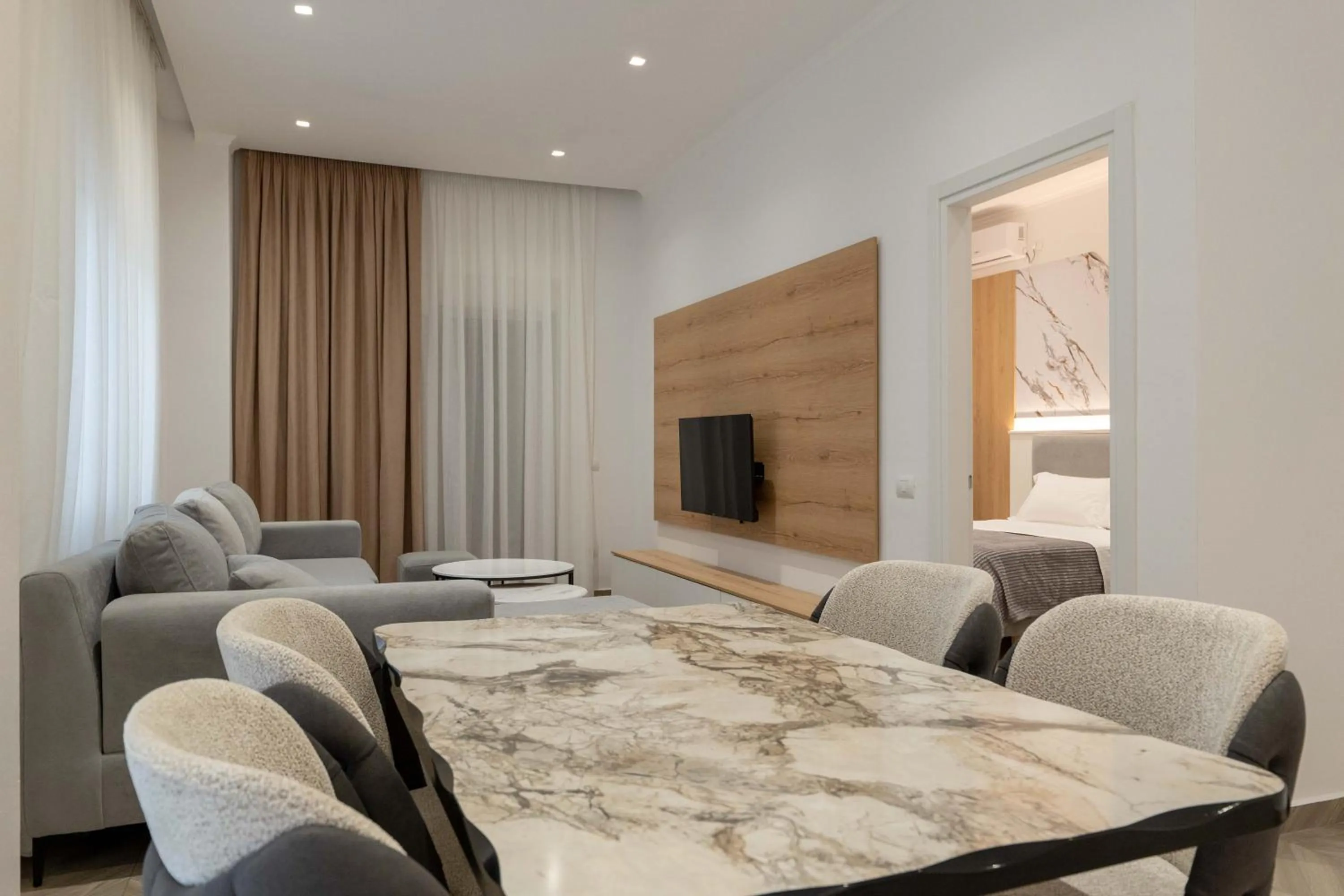 TV and multimedia in Regal Luxury Apartments