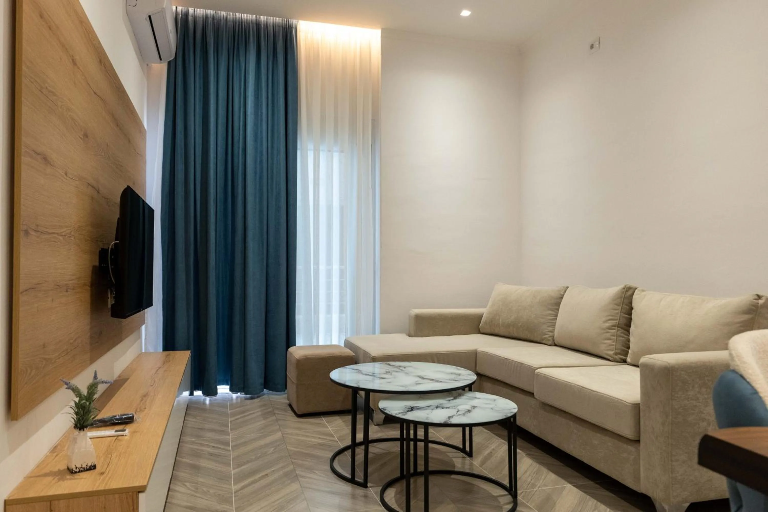 TV and multimedia in Regal Luxury Apartments