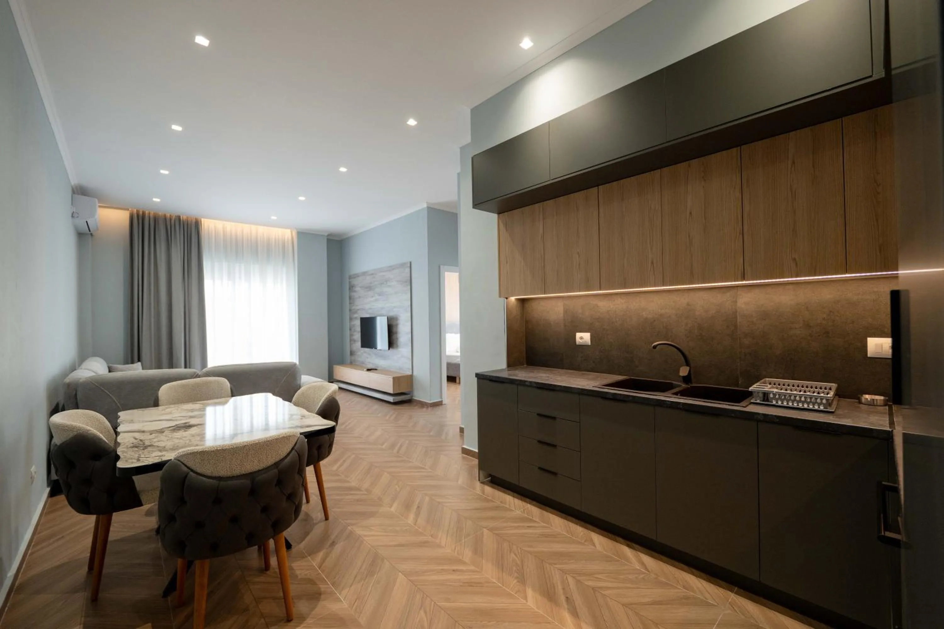 TV and multimedia in Regal Luxury Apartments