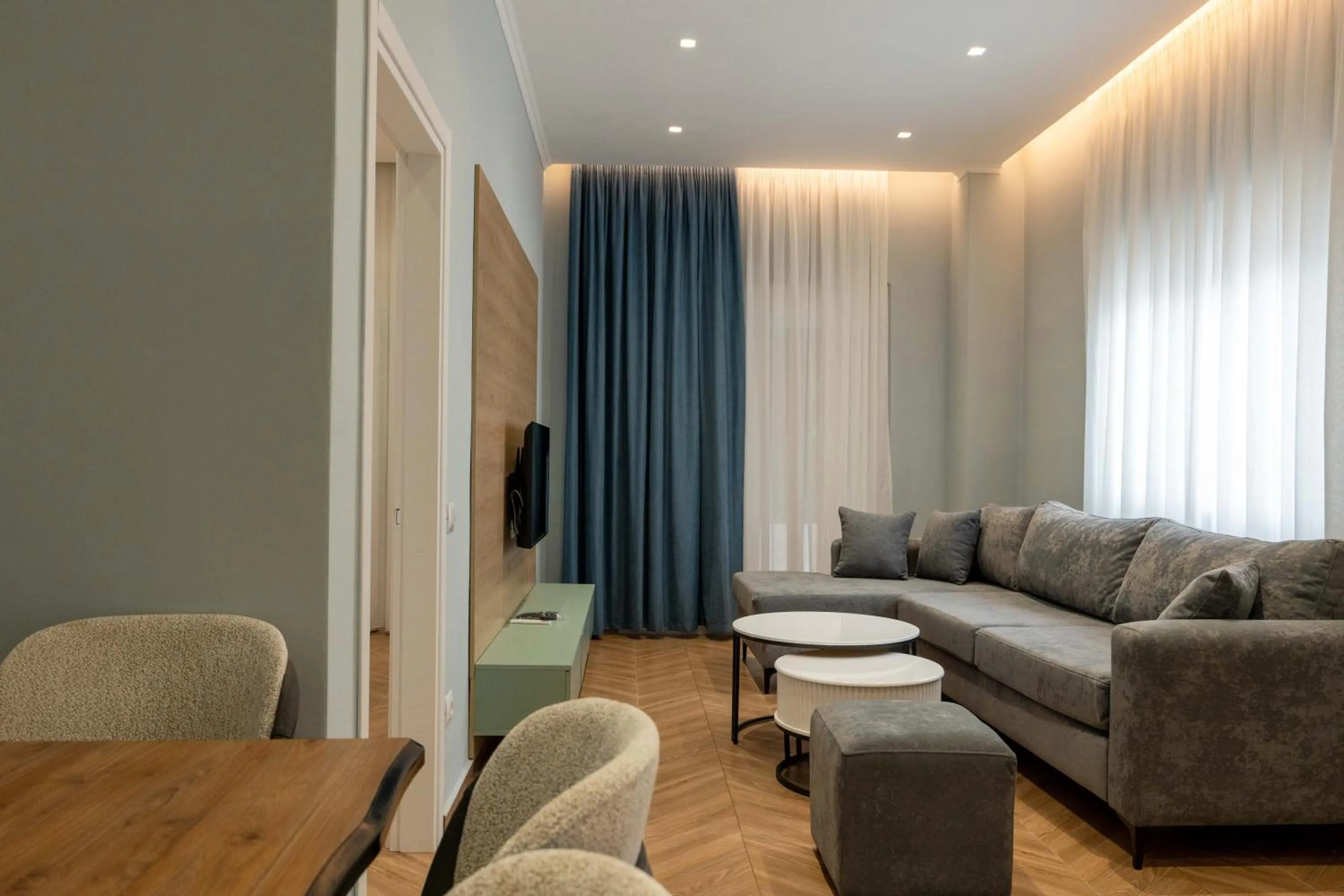 TV and multimedia in Regal Luxury Apartments