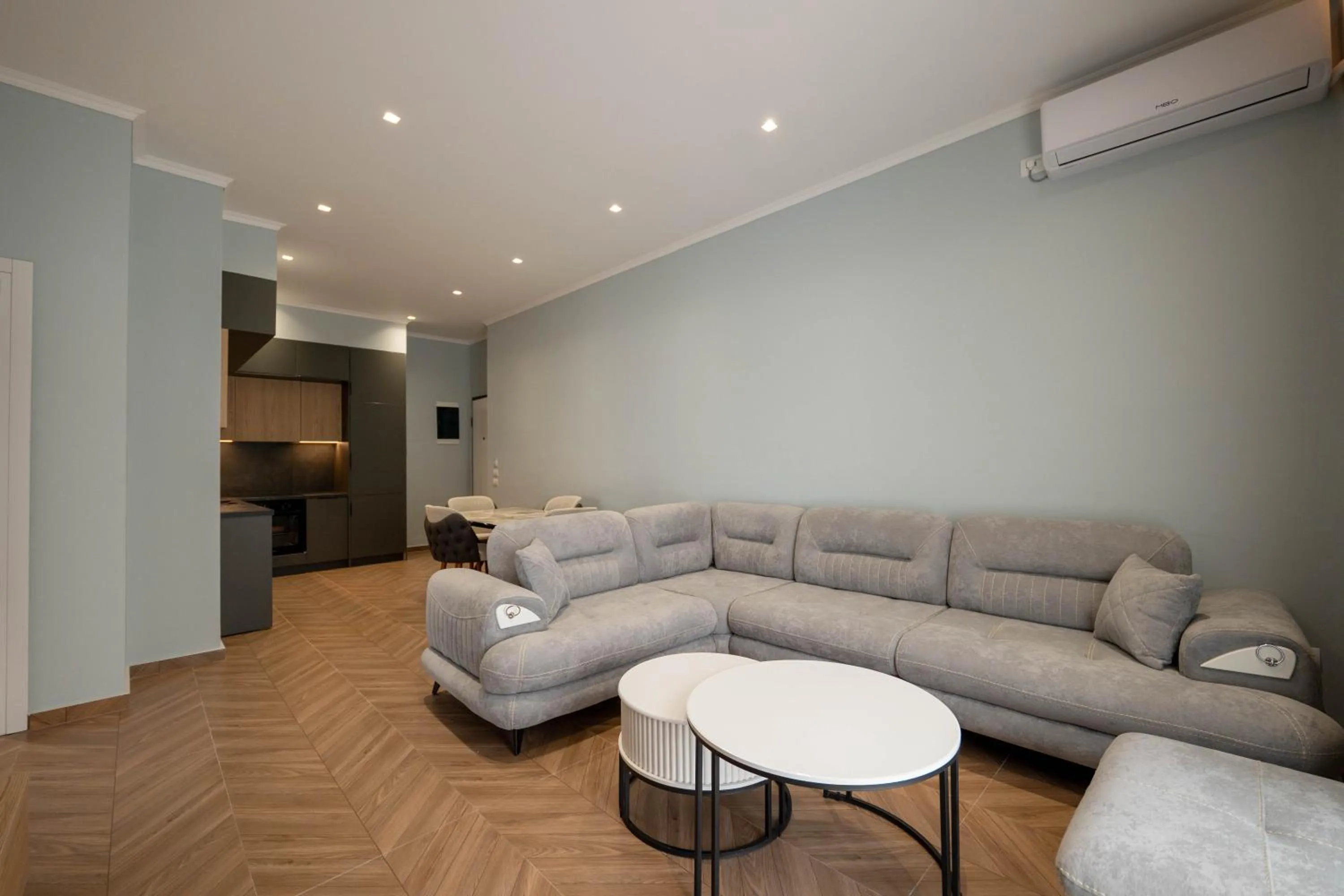 TV and multimedia in Regal Luxury Apartments