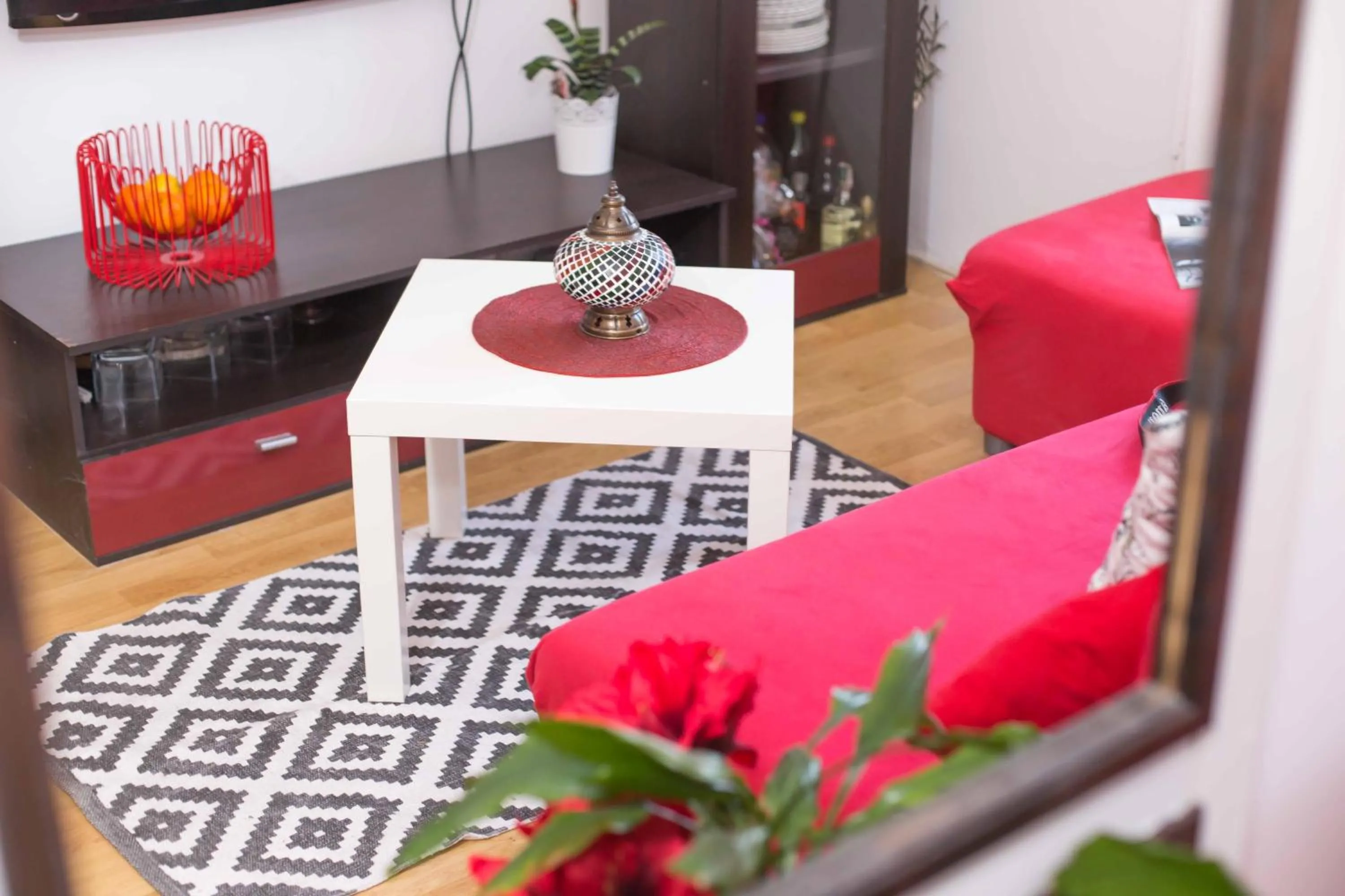 TV and multimedia in Red Valentino Apartment