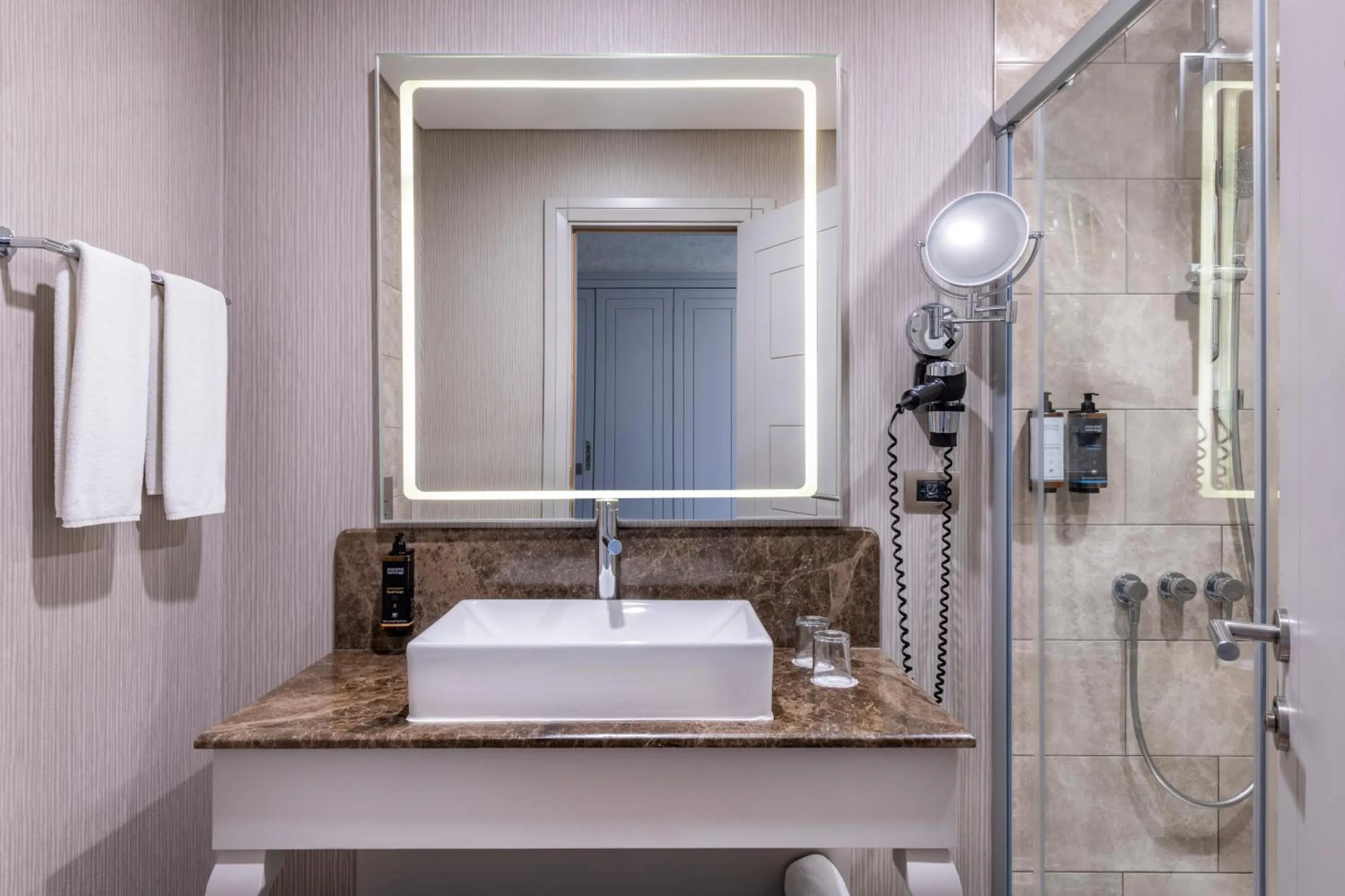 Shower in Mercure Tbilisi Old Town