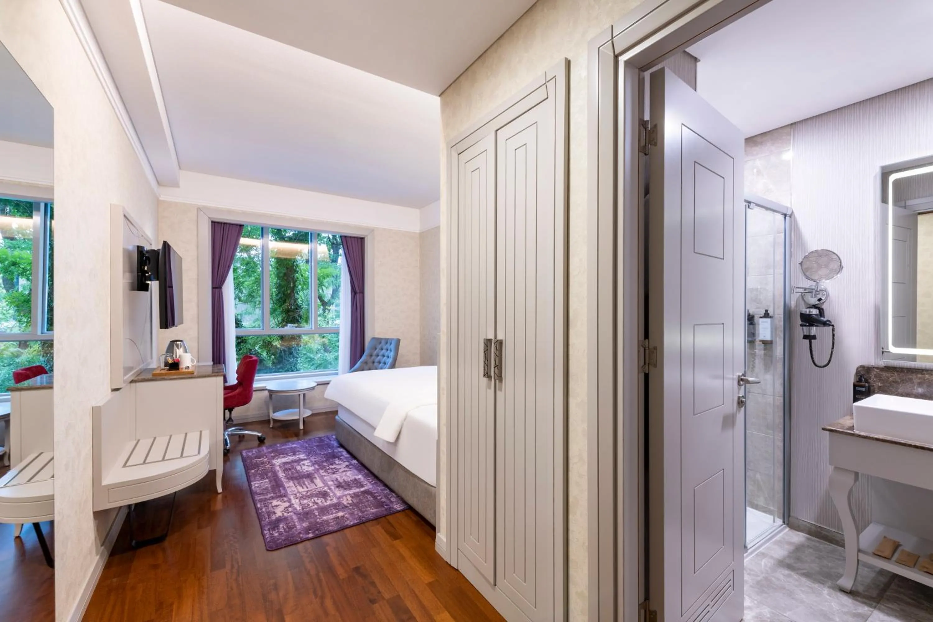 Bathroom, Bed in Mercure Tbilisi Old Town