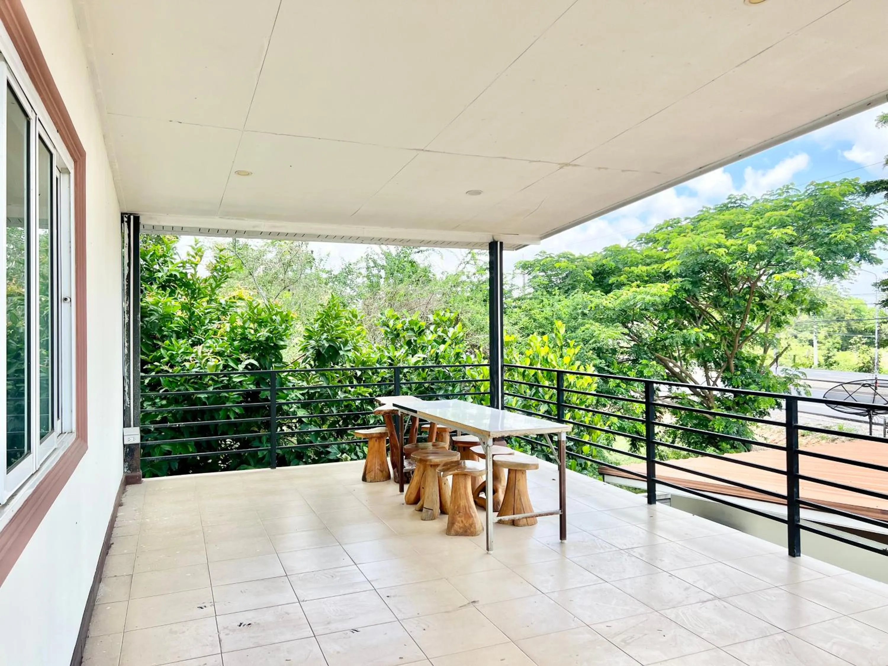 Area and facilities in Rungreang Hotel