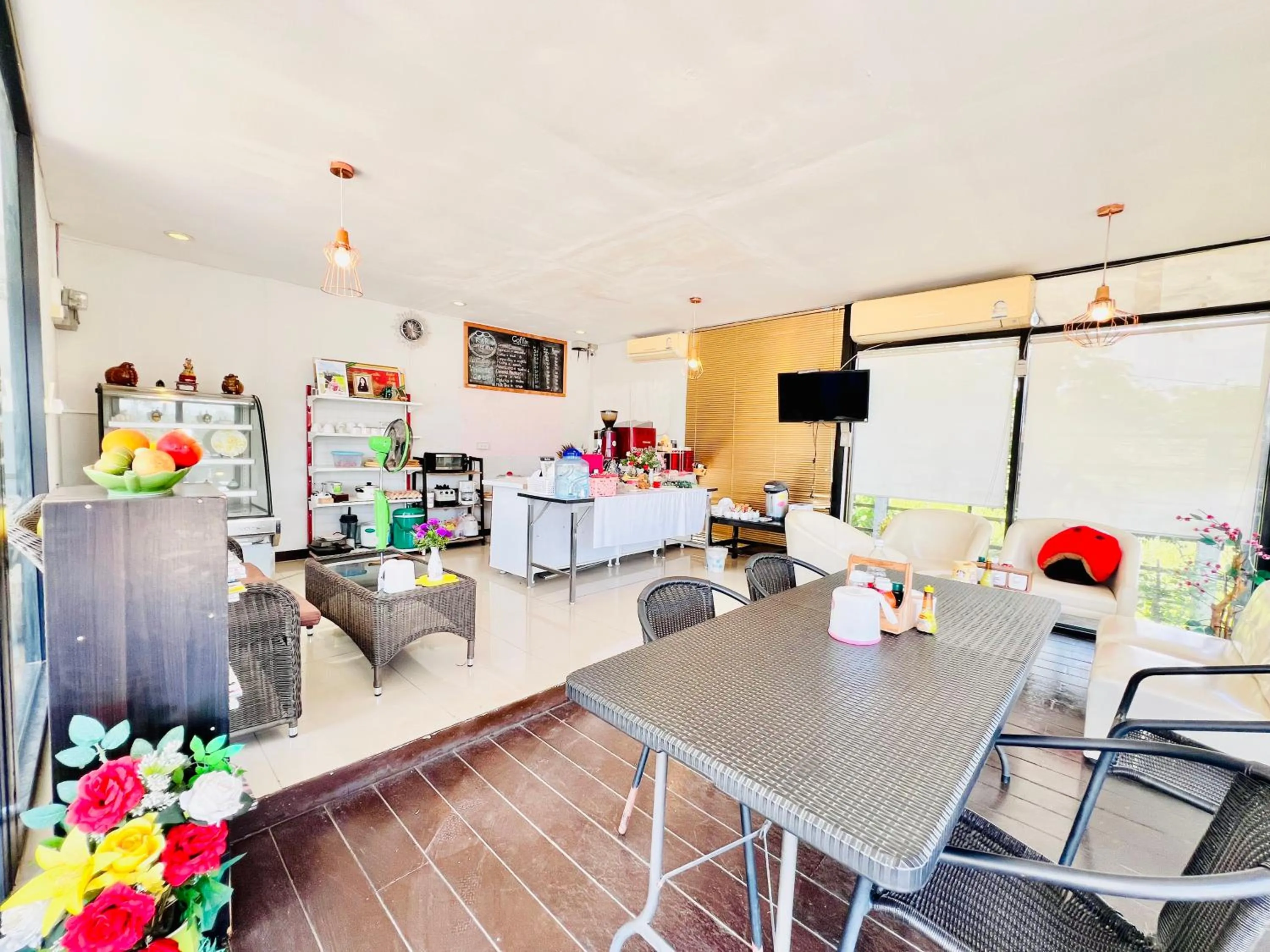 Area and facilities in Rungreang Hotel