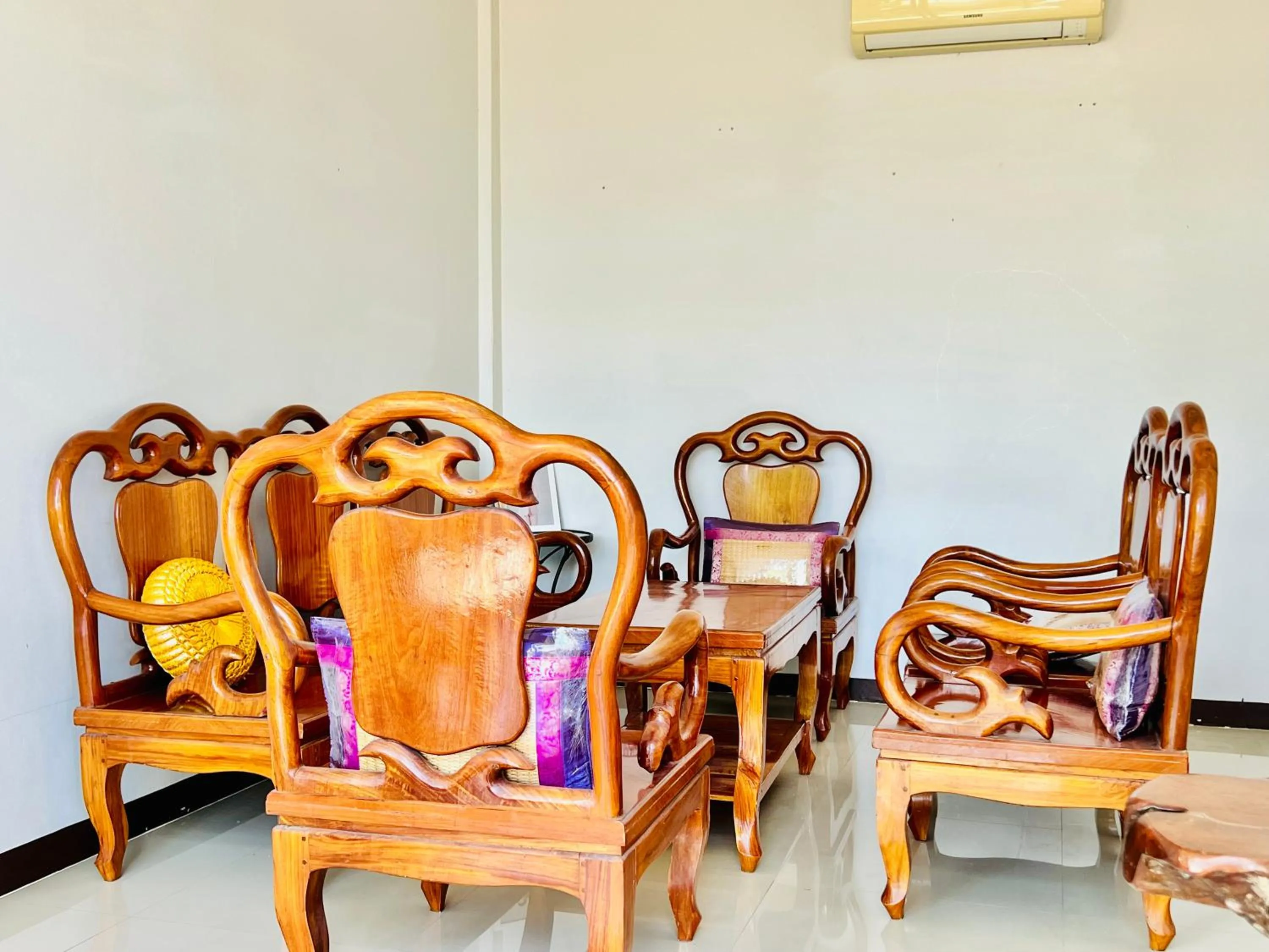 Seating area in Rungreang Hotel