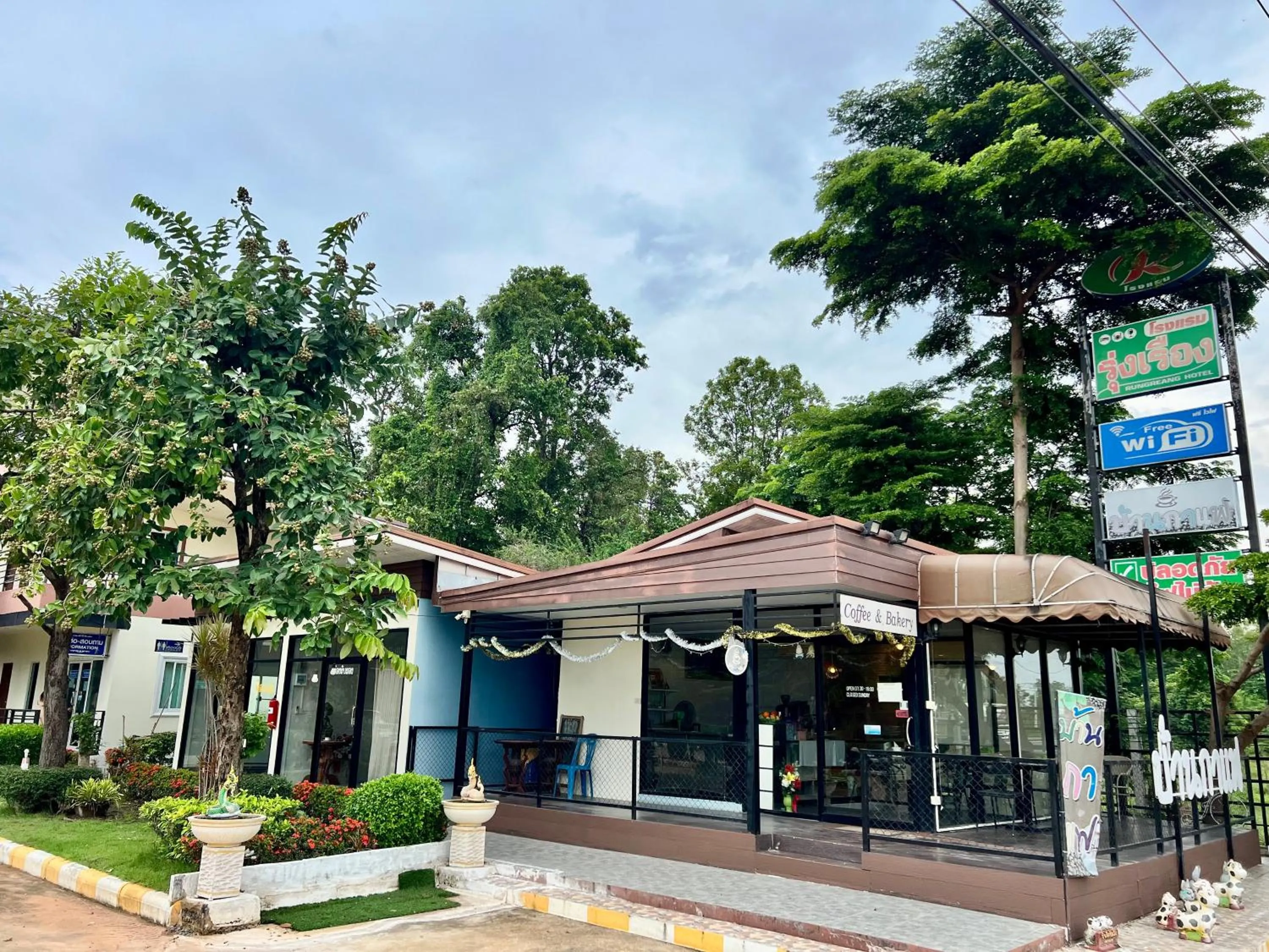 Property building in Rungreang Hotel