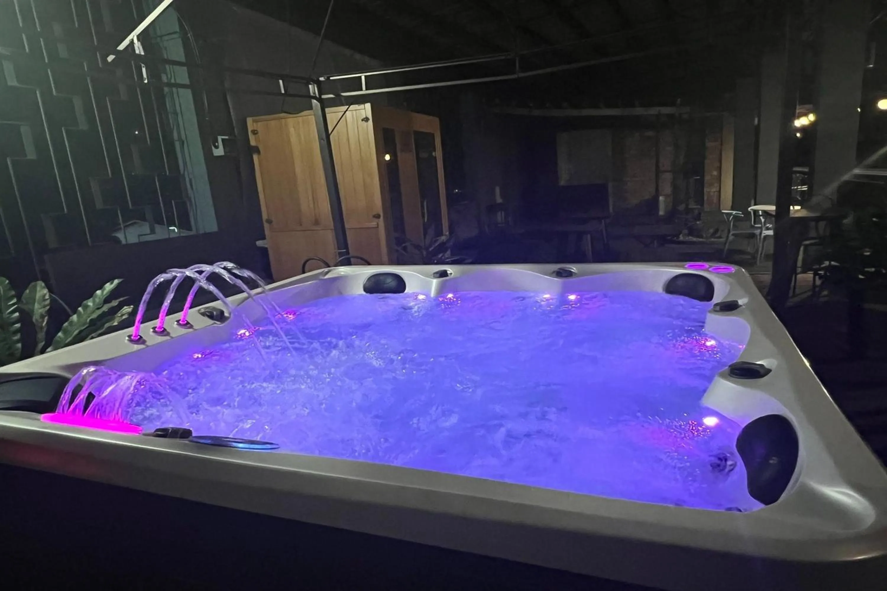 Hot Tub in Casa Alegria Bed and Breakfast Antipolo