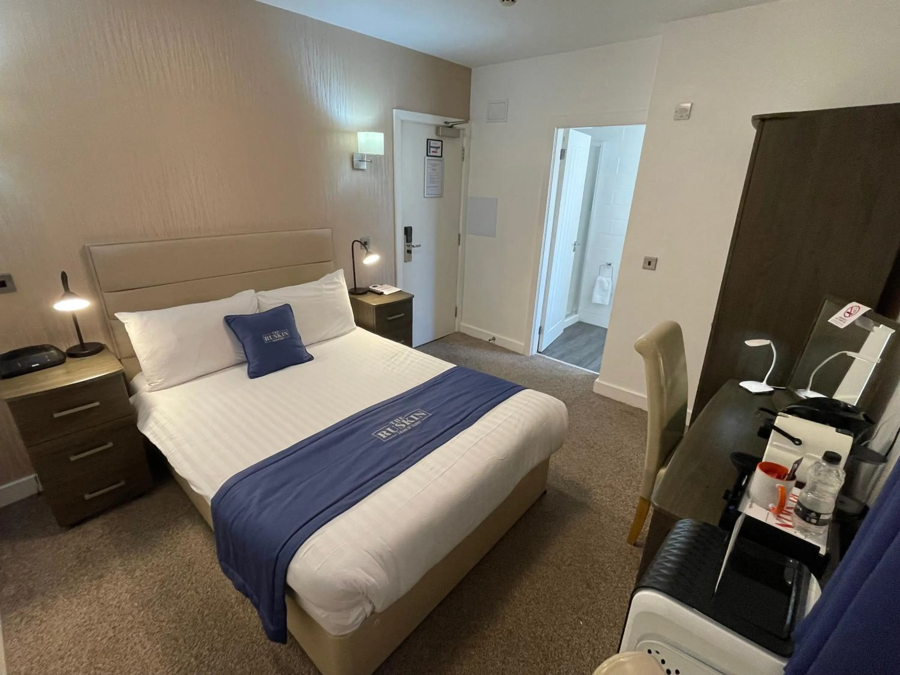 Bedroom, Bed in Ruskin Hotel