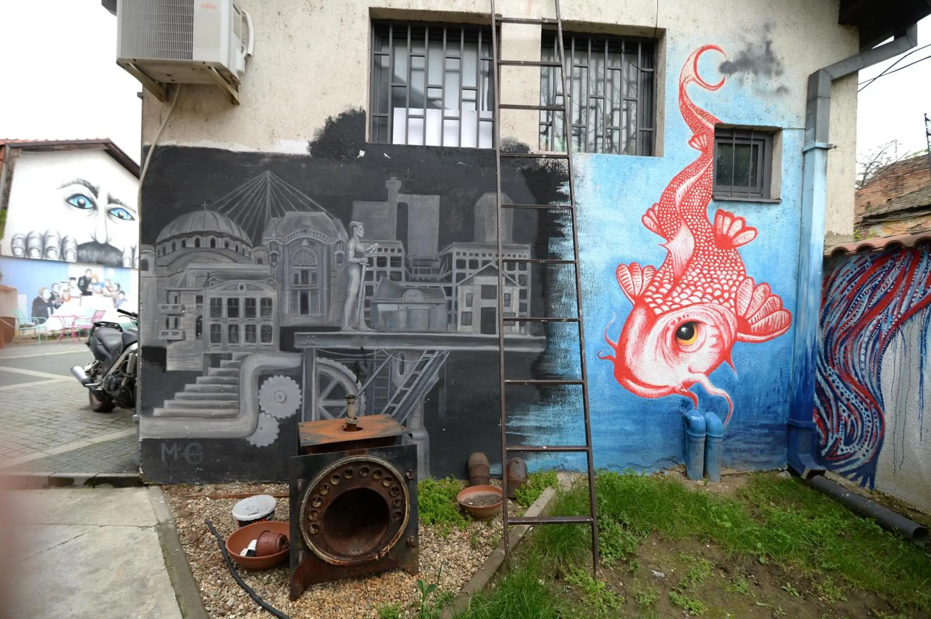 Property building in Hostel Fair and Square Property building in Hostel Fair and Square