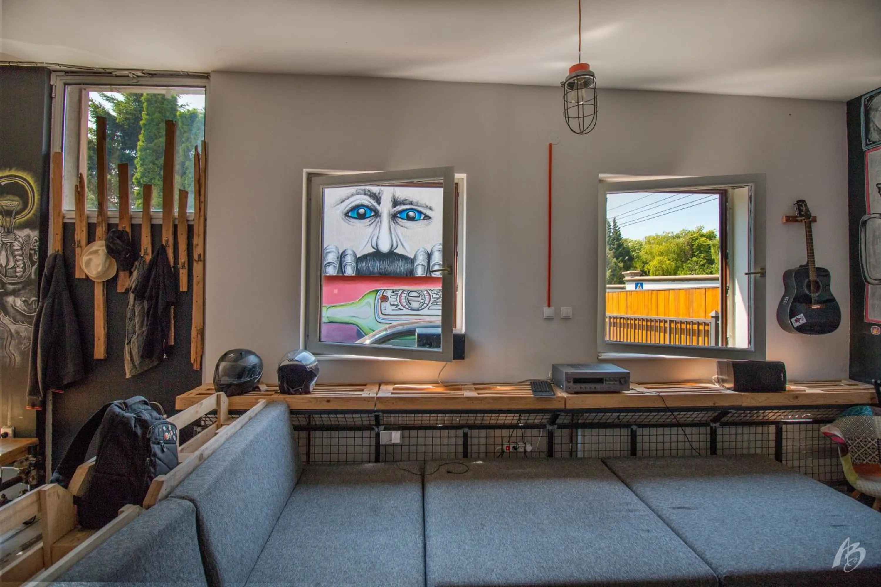 Communal lounge/ TV room in Hostel Fair and Square