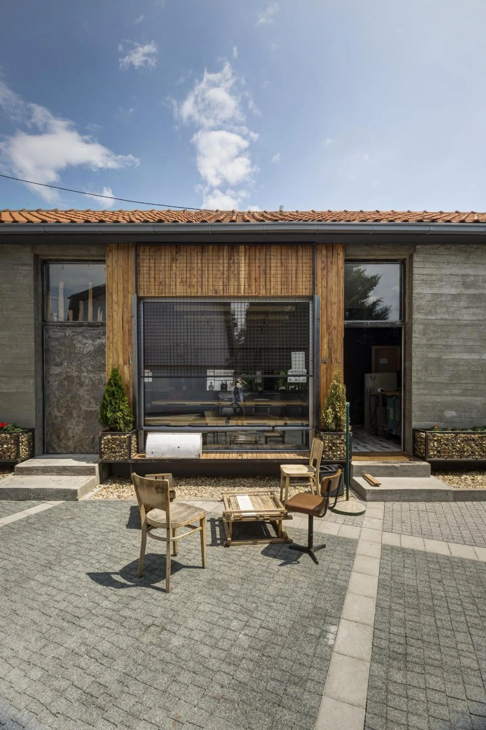 Communal lounge/ TV room in Hostel Fair and Square