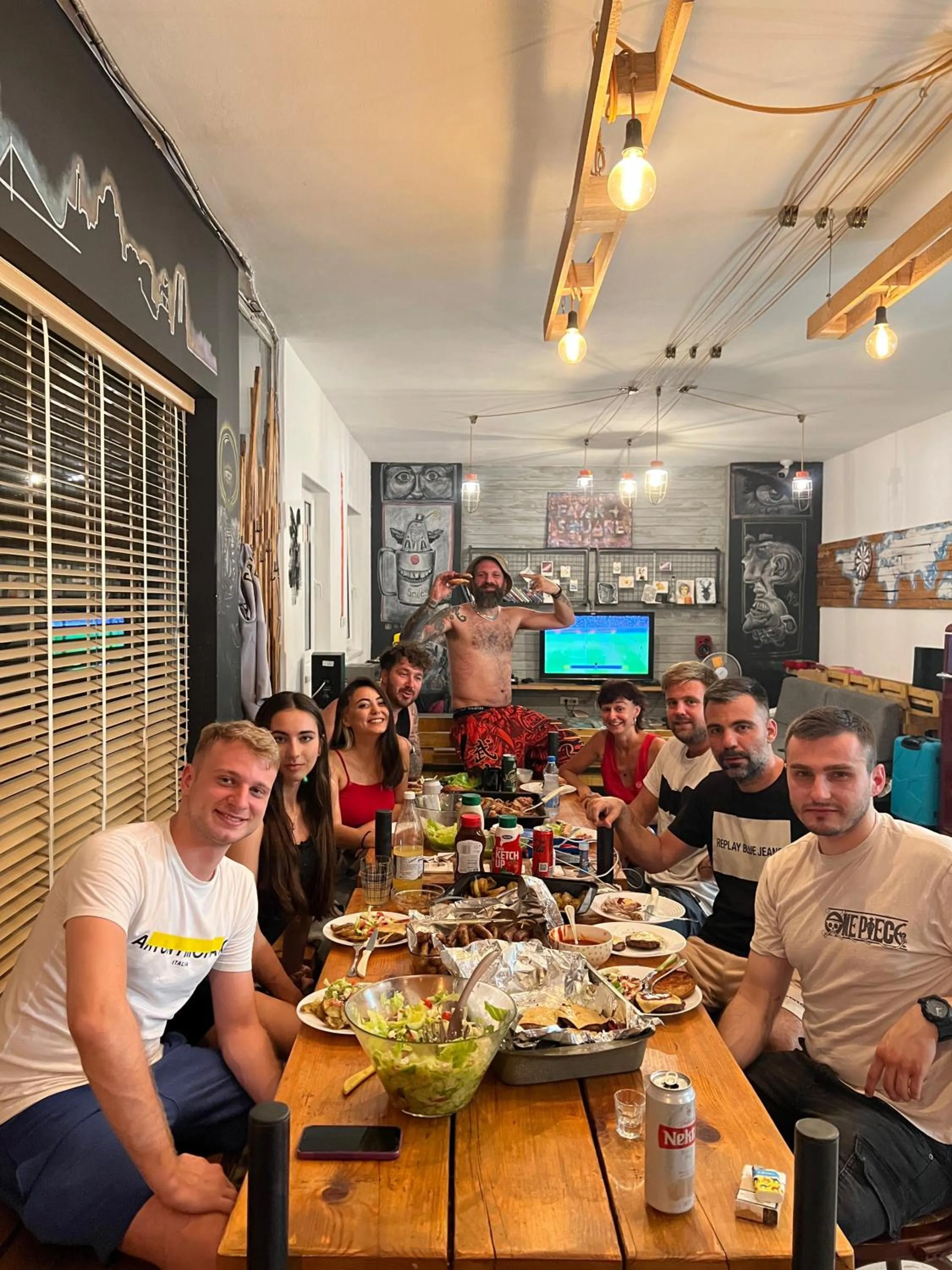 Communal lounge/ TV room in Hostel Fair and Square