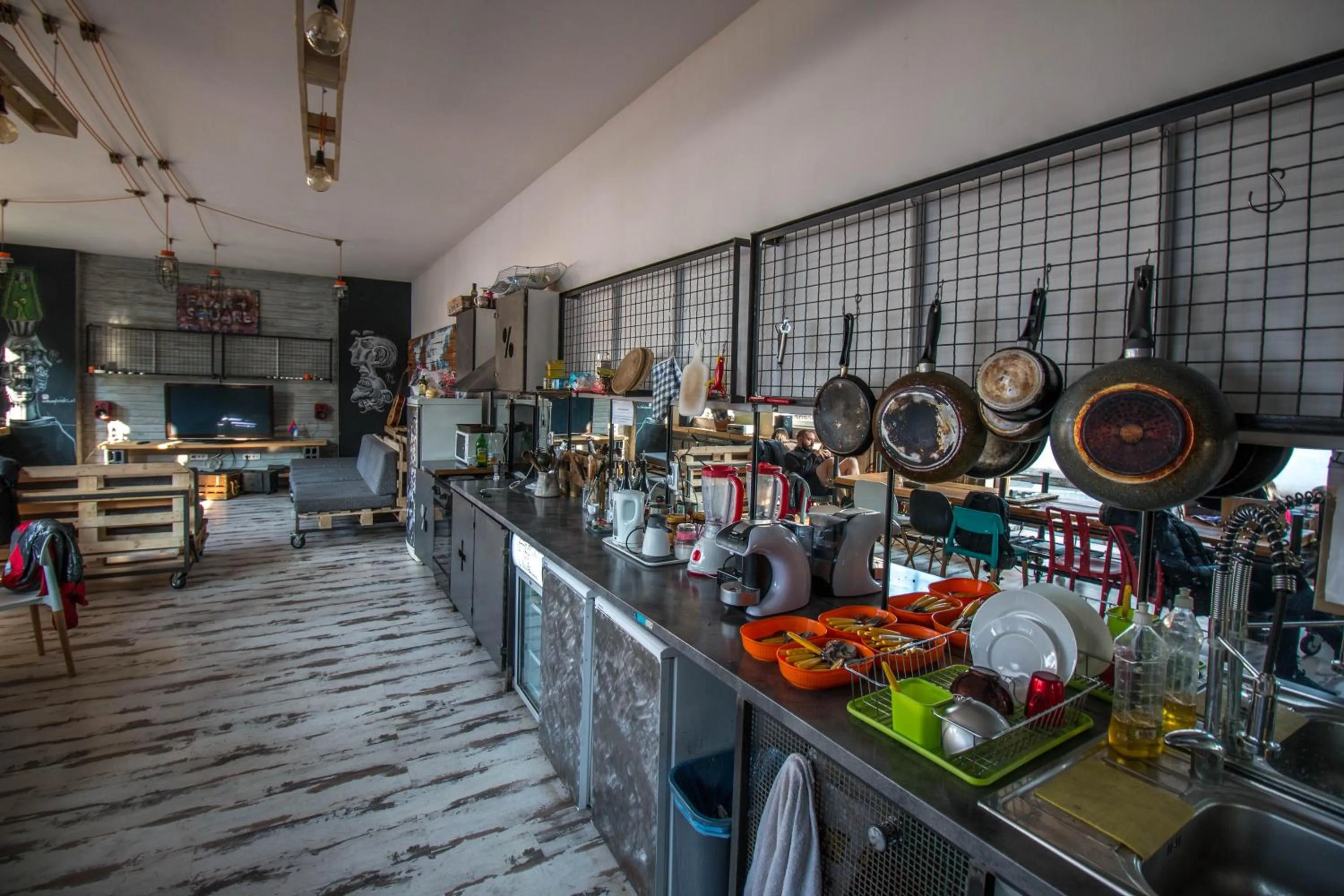 Communal lounge/ TV room in Hostel Fair and Square