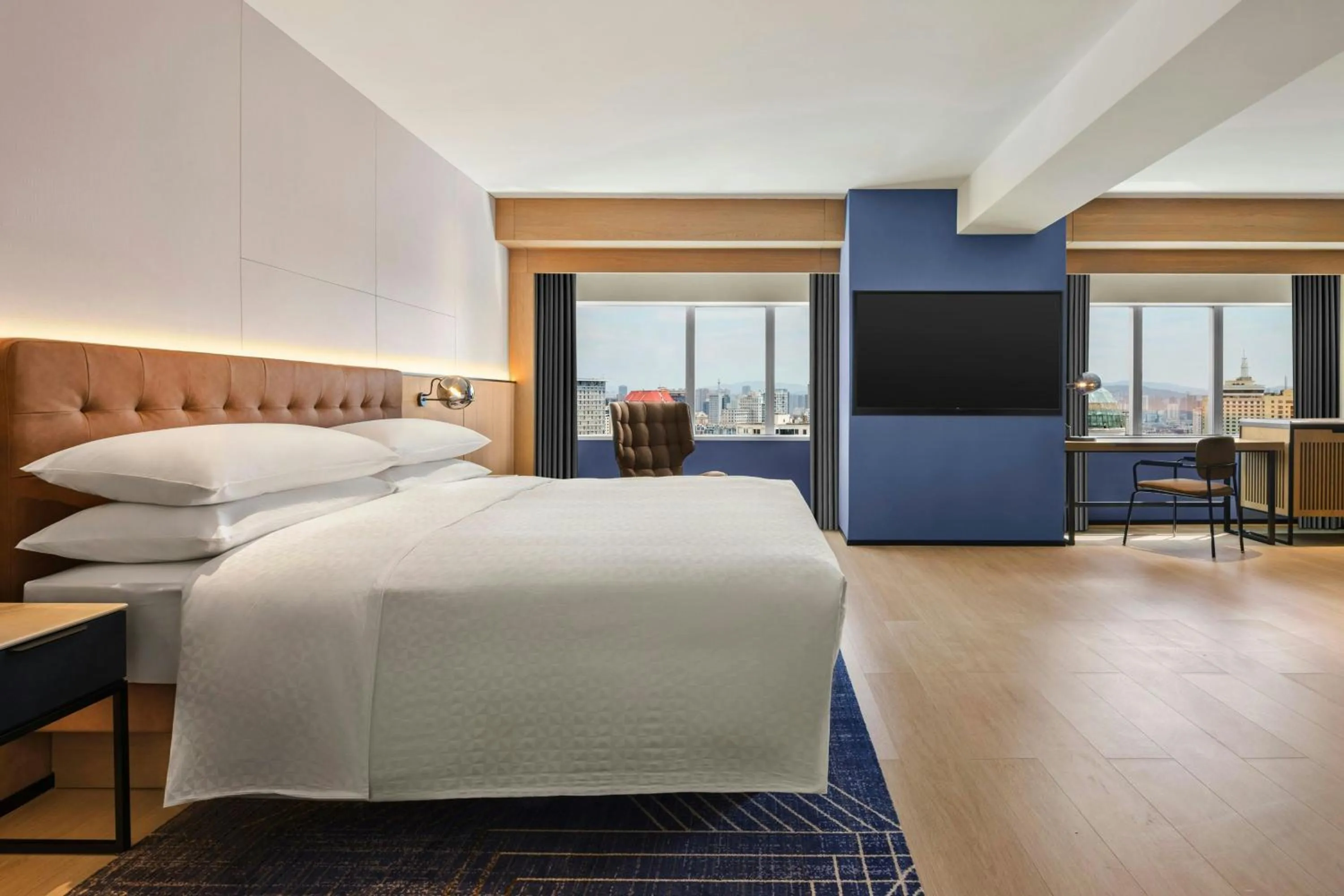 Photo of the whole room, Bed in Four Points by Sheraton Kunming, Downtown