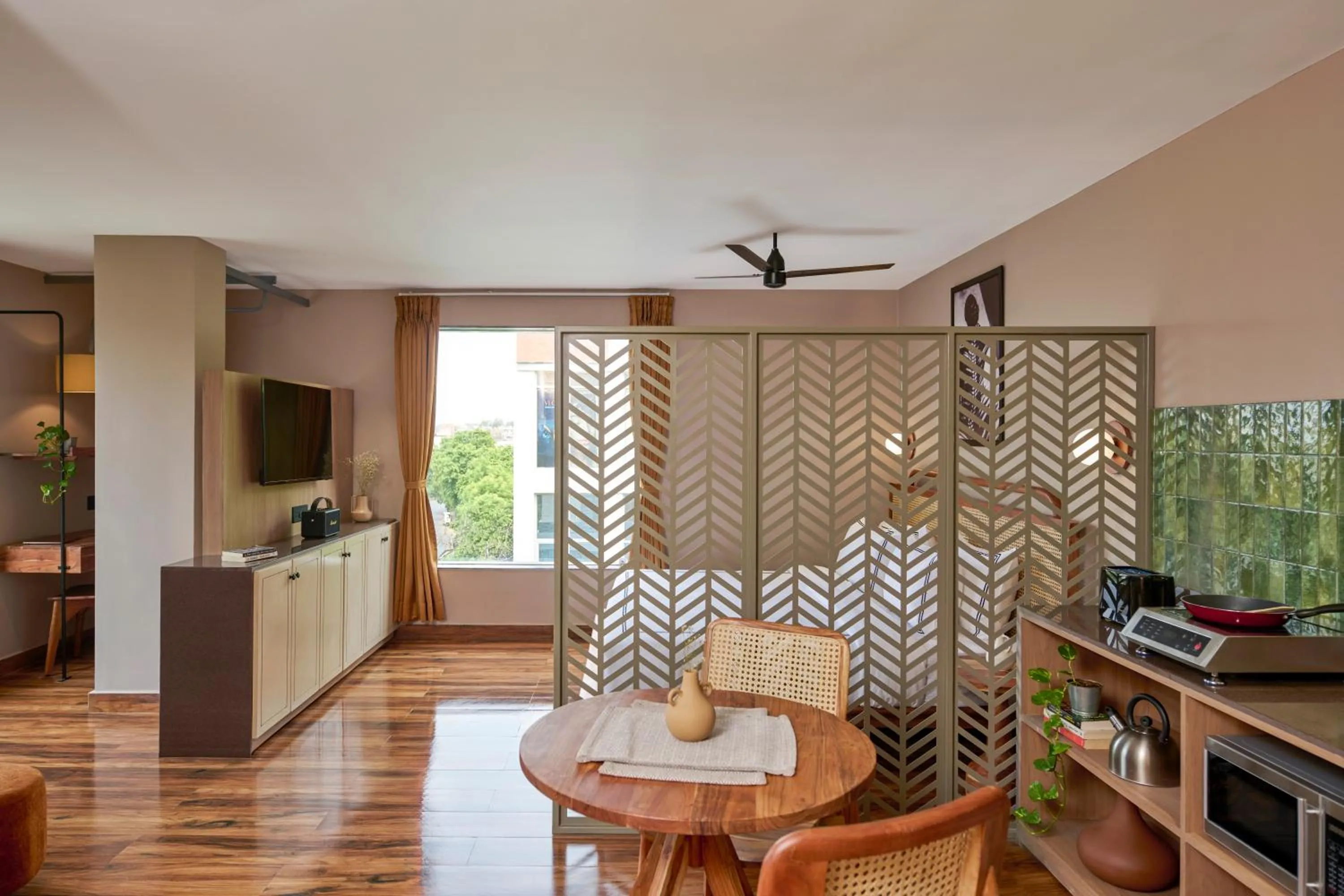 Studio in Minimalist - The Varanasi Edit