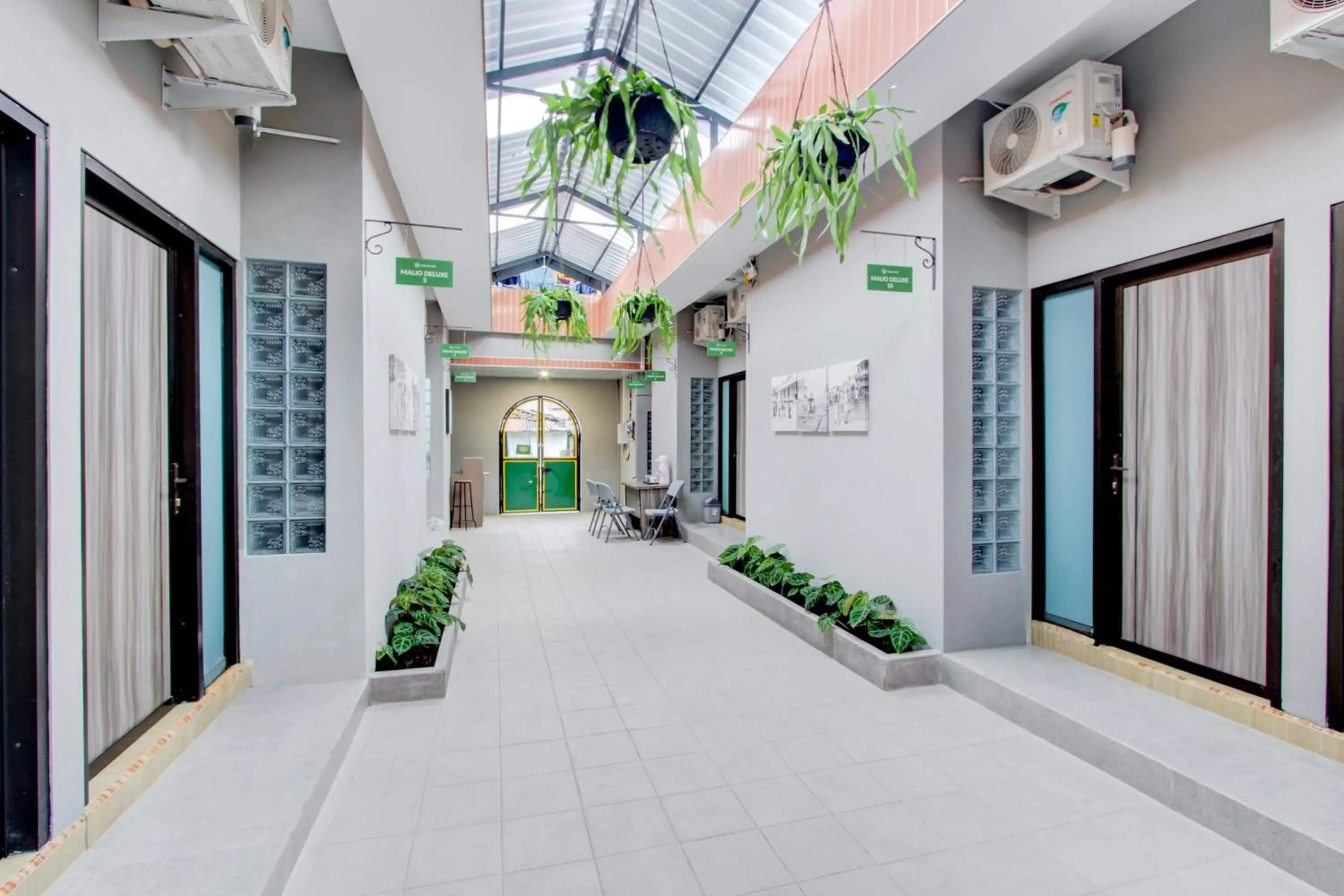 Lobby or reception in Hotel O Yogyakarta near Jalan Malioboro formerly Malio Inn