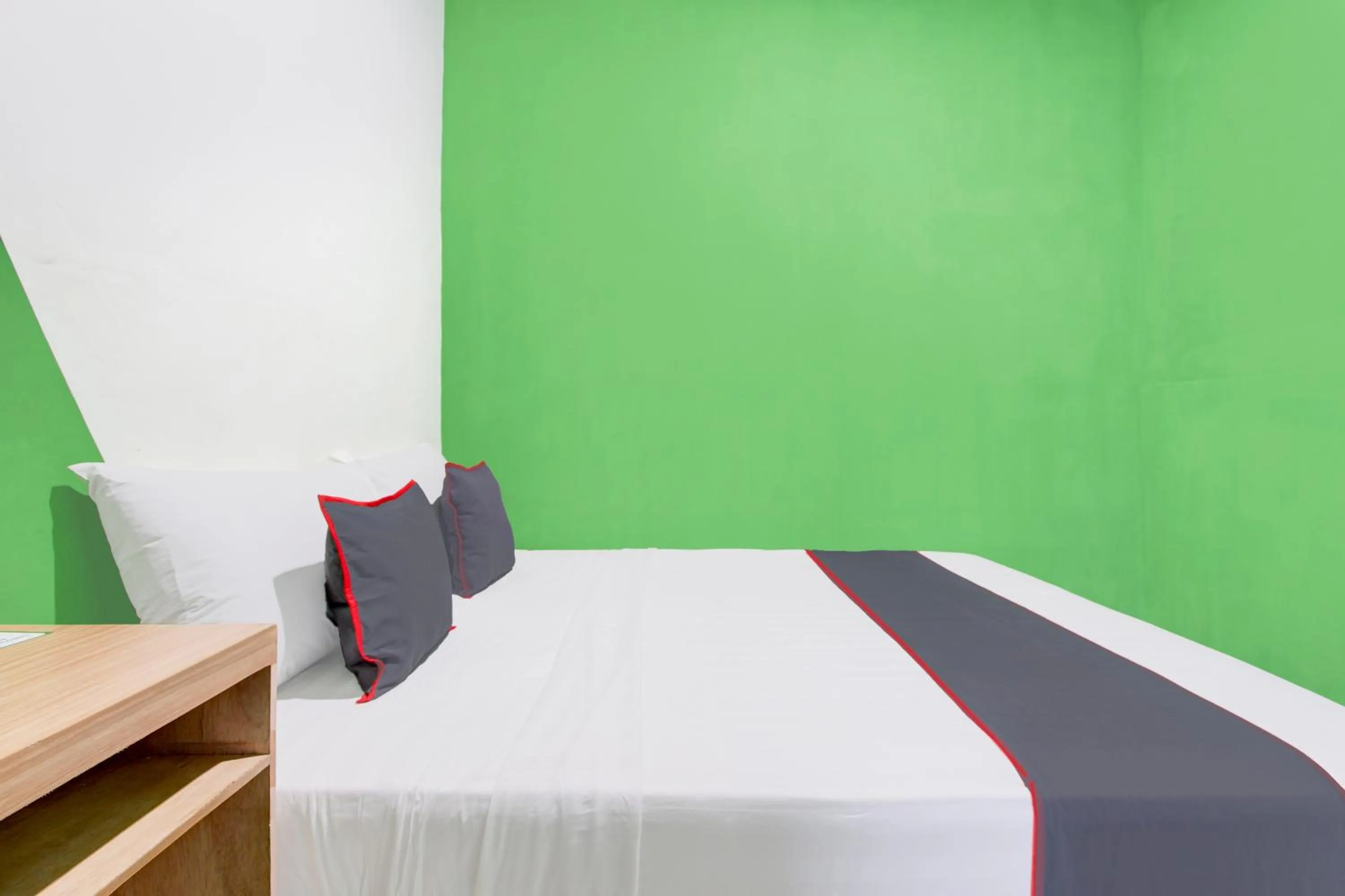 Bedroom, Bed in Hotel O Yogyakarta near Jalan Malioboro formerly Malio Inn