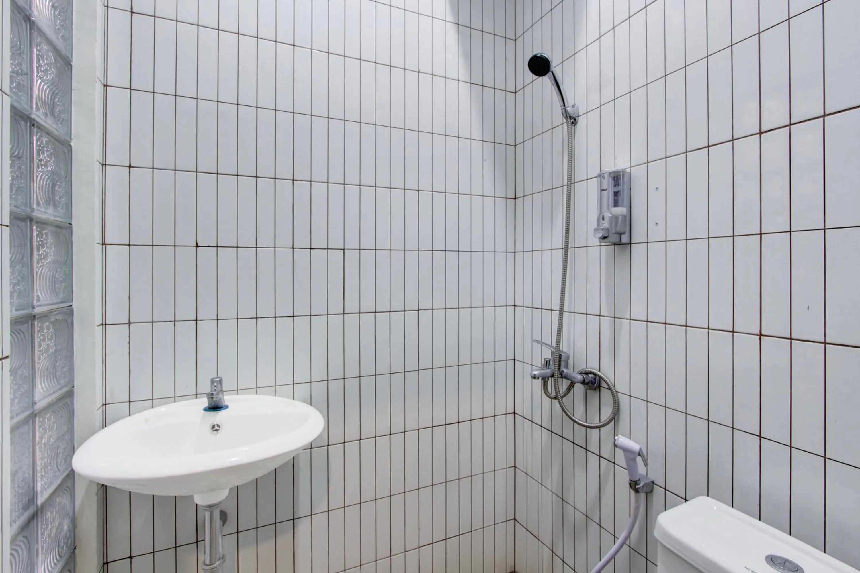 Bathroom in Hotel O Yogyakarta near Jalan Malioboro formerly Malio Inn