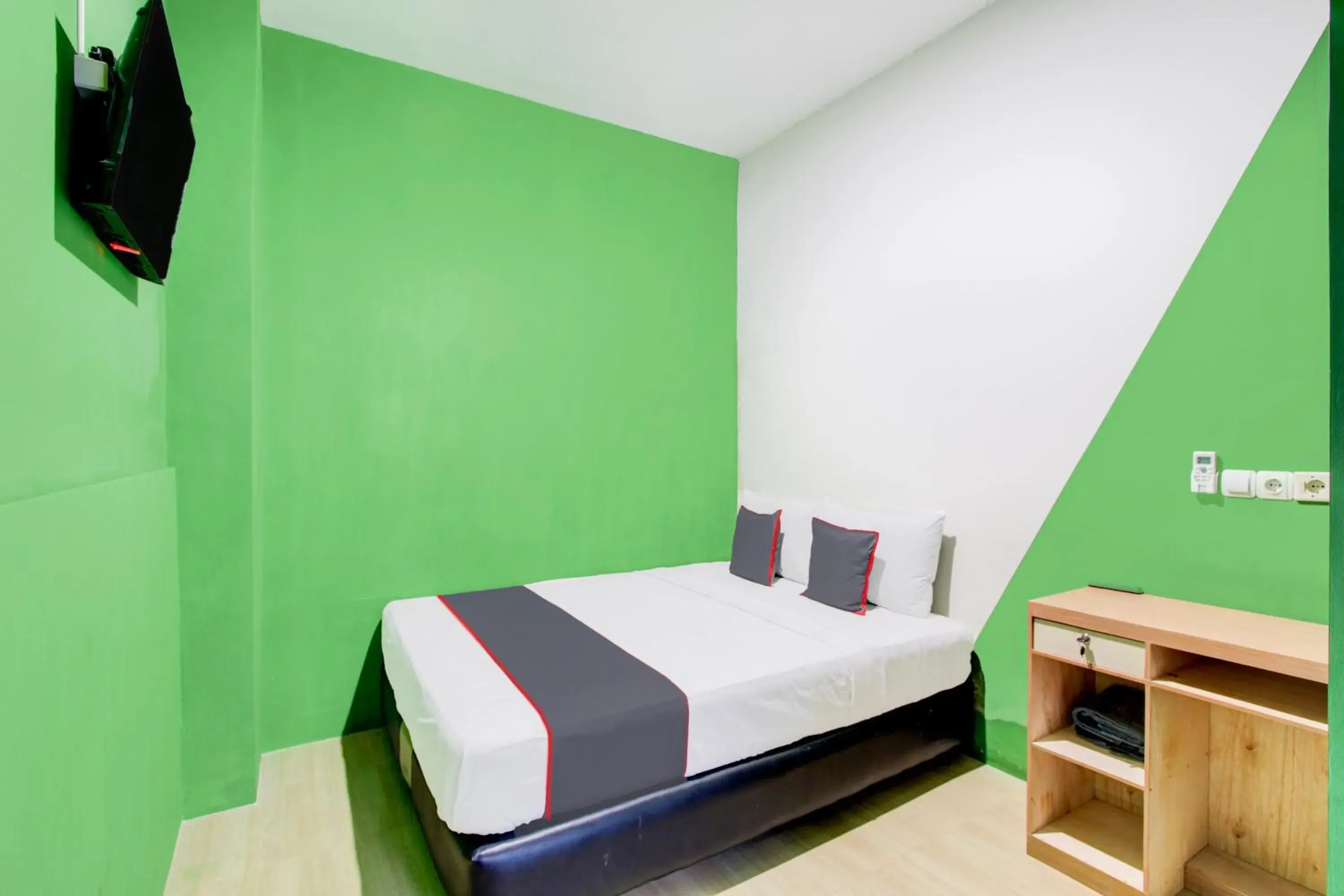 Bedroom, Bed in Hotel O Yogyakarta near Jalan Malioboro formerly Malio Inn Bedroom, Bed in Hotel O Yogyakarta near Jalan Malioboro formerly Malio Inn