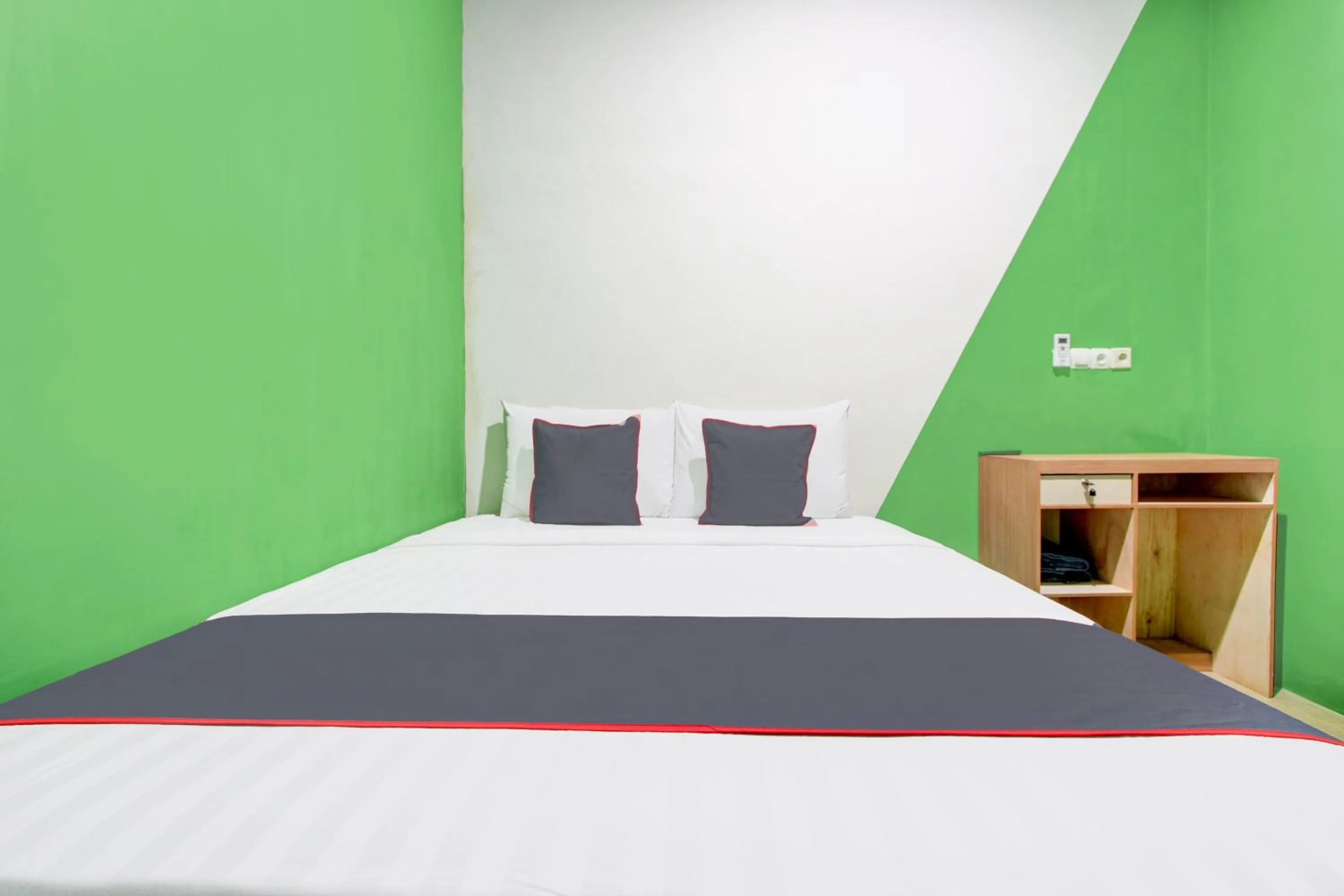 Bedroom, Bed in Hotel O Yogyakarta near Jalan Malioboro formerly Malio Inn