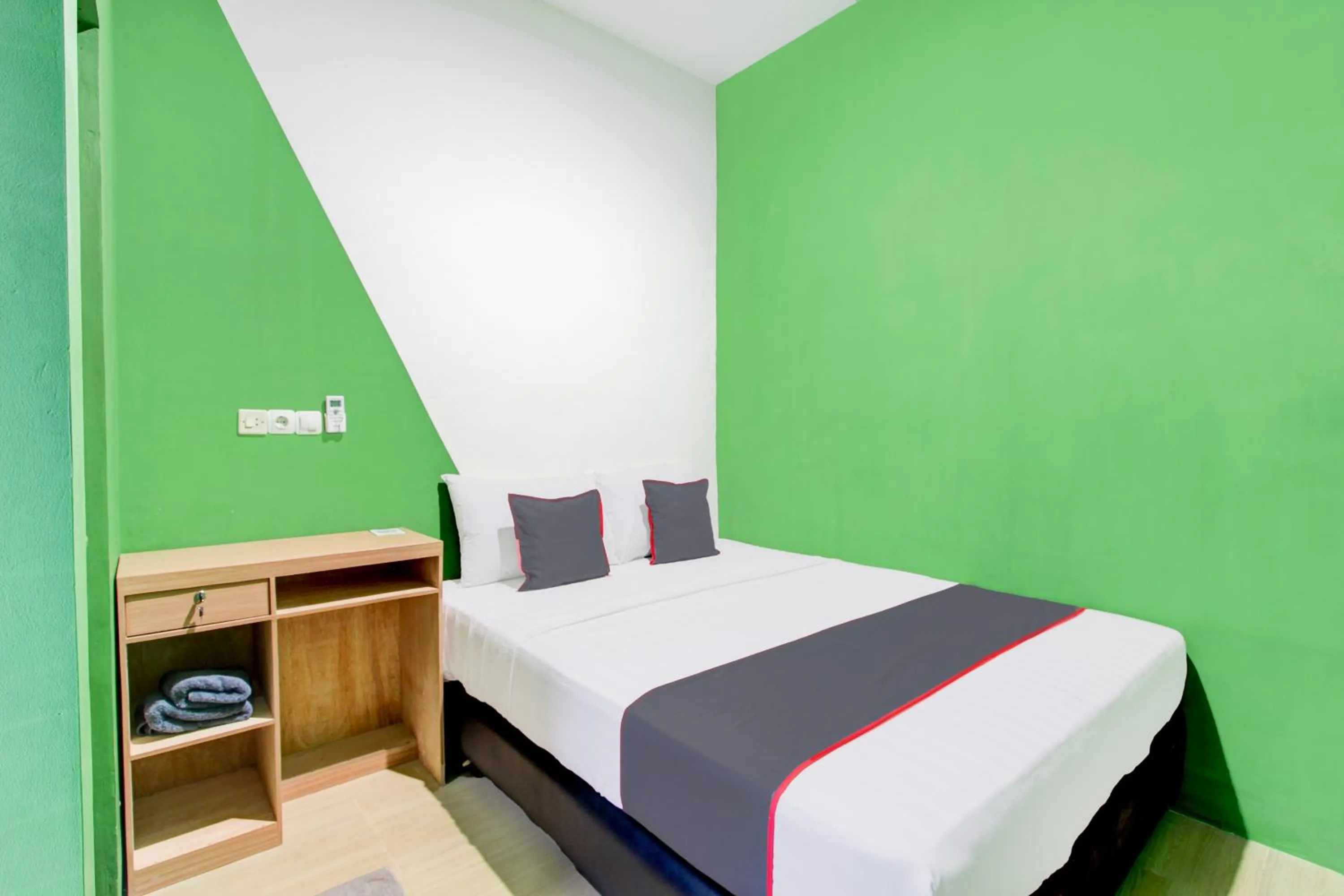 Bedroom, Bed in Hotel O Yogyakarta near Jalan Malioboro formerly Malio Inn