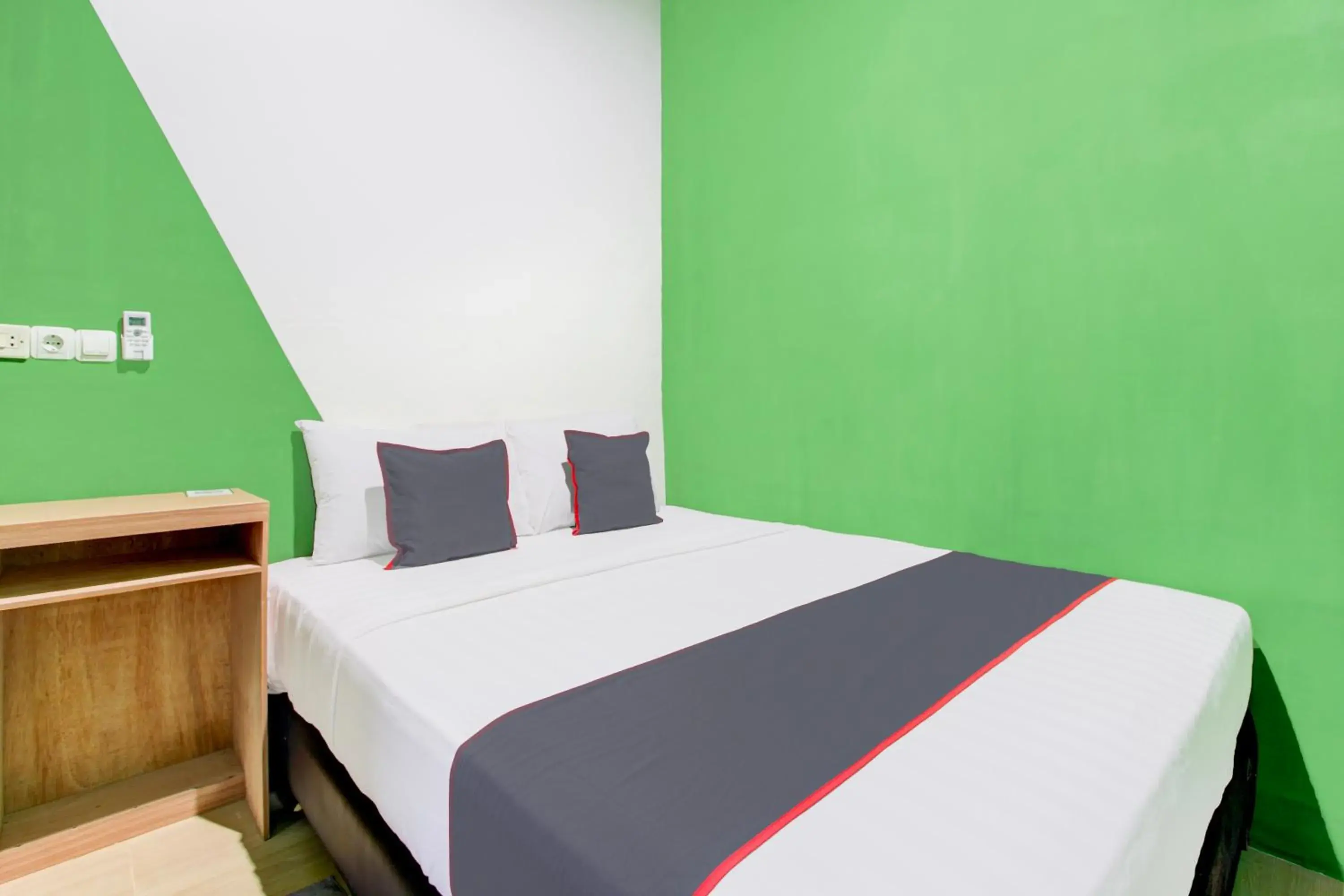 Bedroom, Bed in Hotel O Yogyakarta near Jalan Malioboro formerly Malio Inn Bedroom, Bed in Hotel O Yogyakarta near Jalan Malioboro formerly Malio Inn