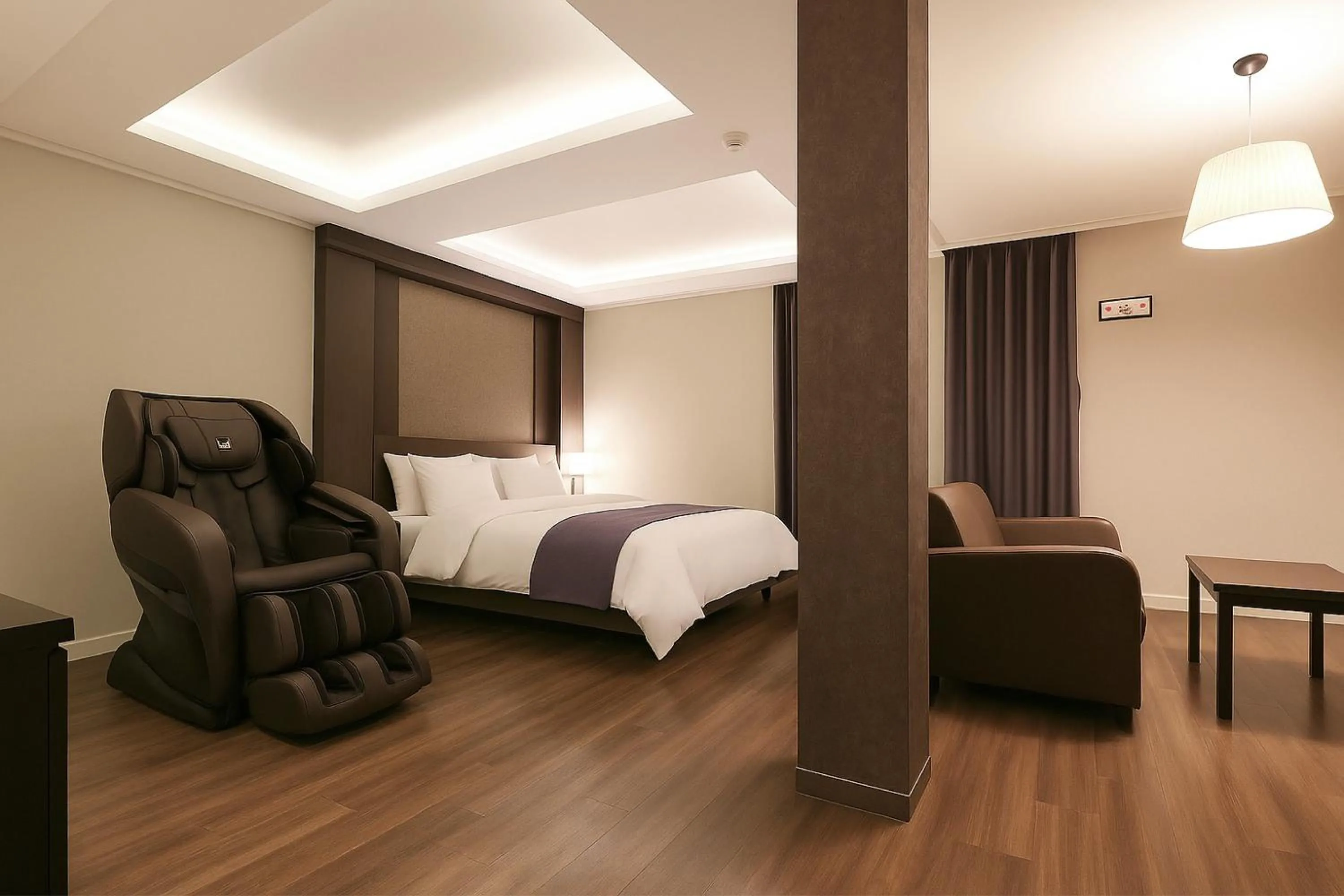 Bed in Seosan Modern Hotel