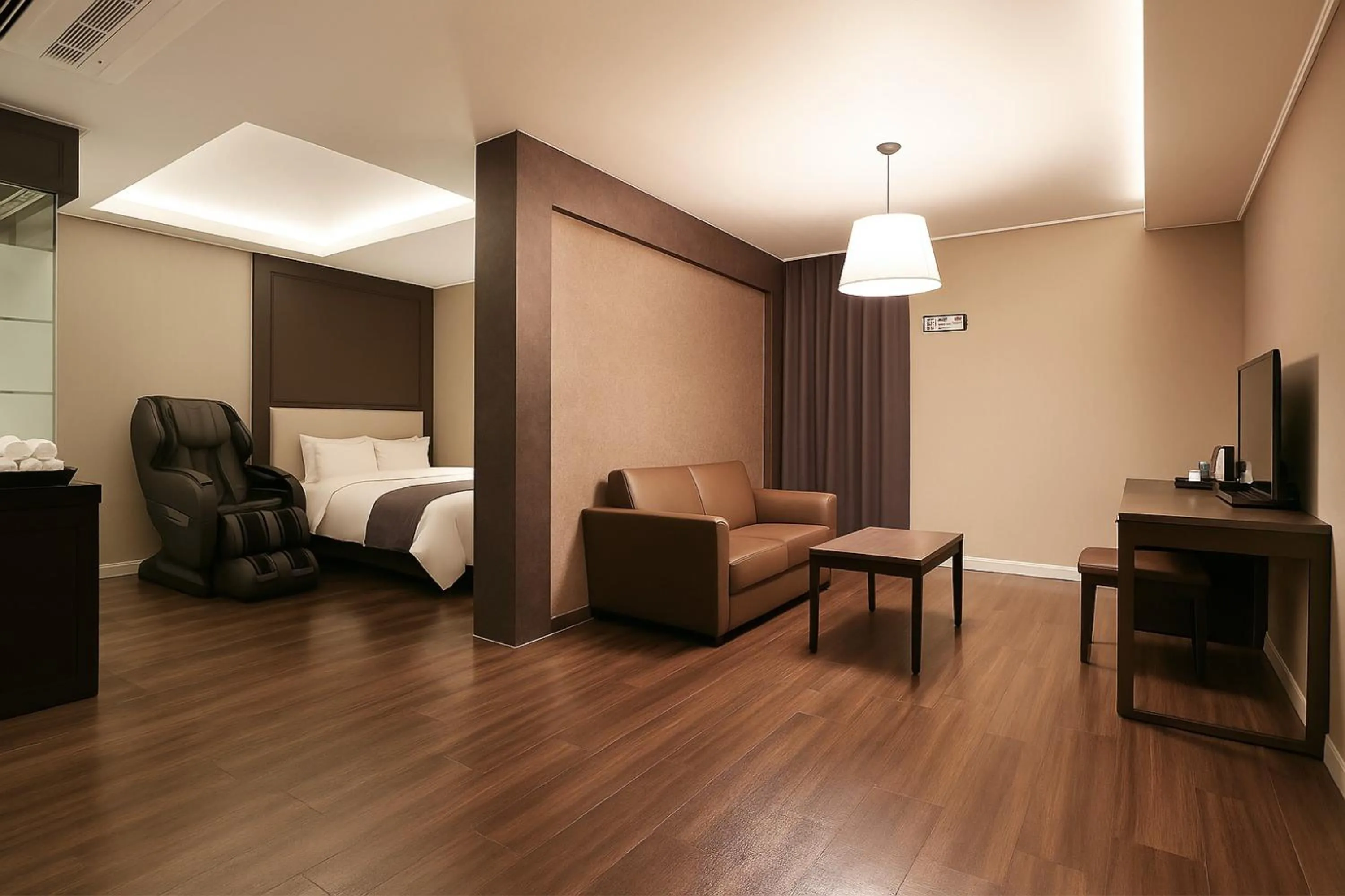 Bed in Seosan Modern Hotel