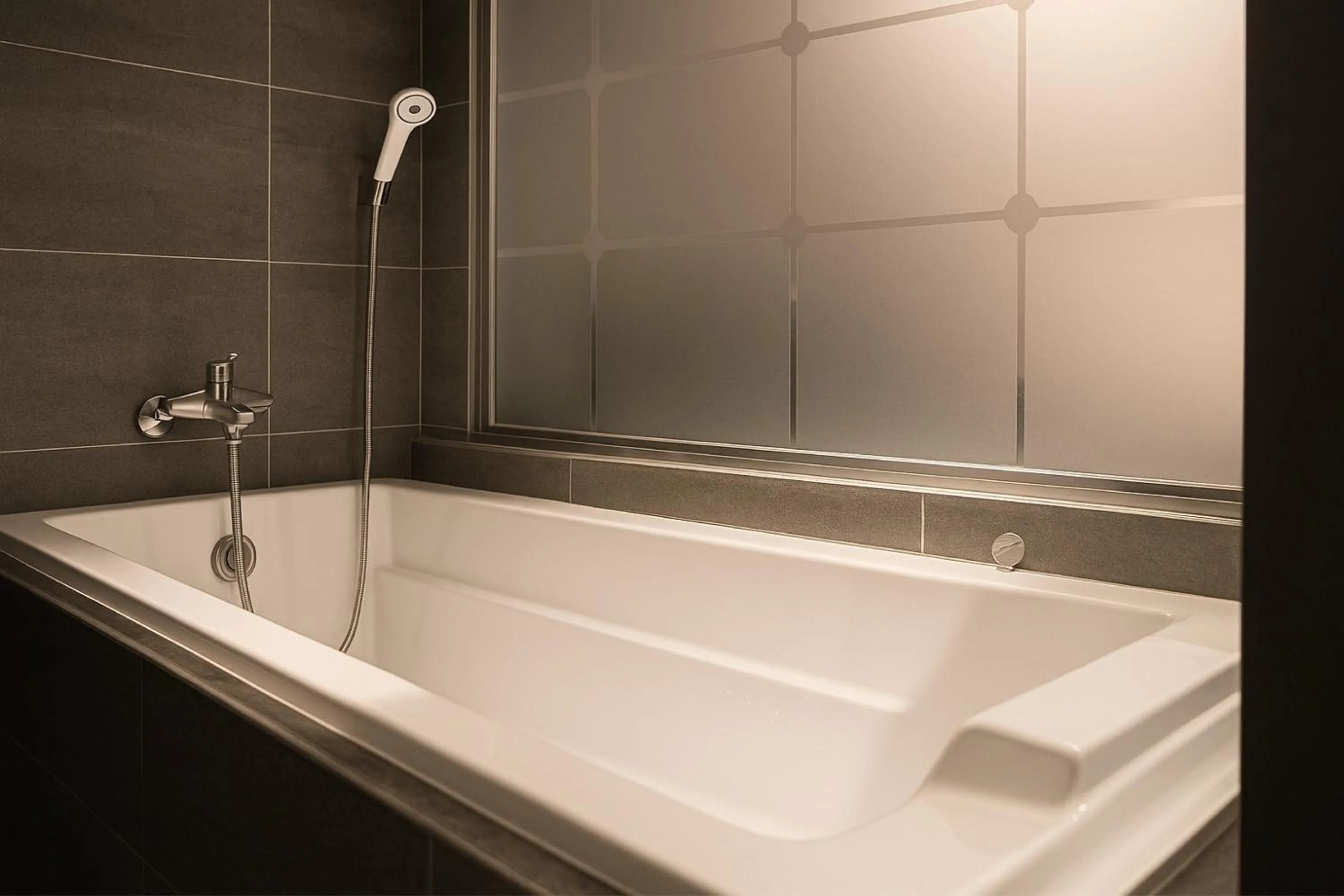 Shower in Seosan Modern Hotel
