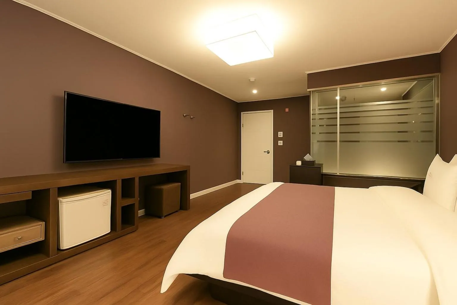 Bed in Seosan Modern Hotel