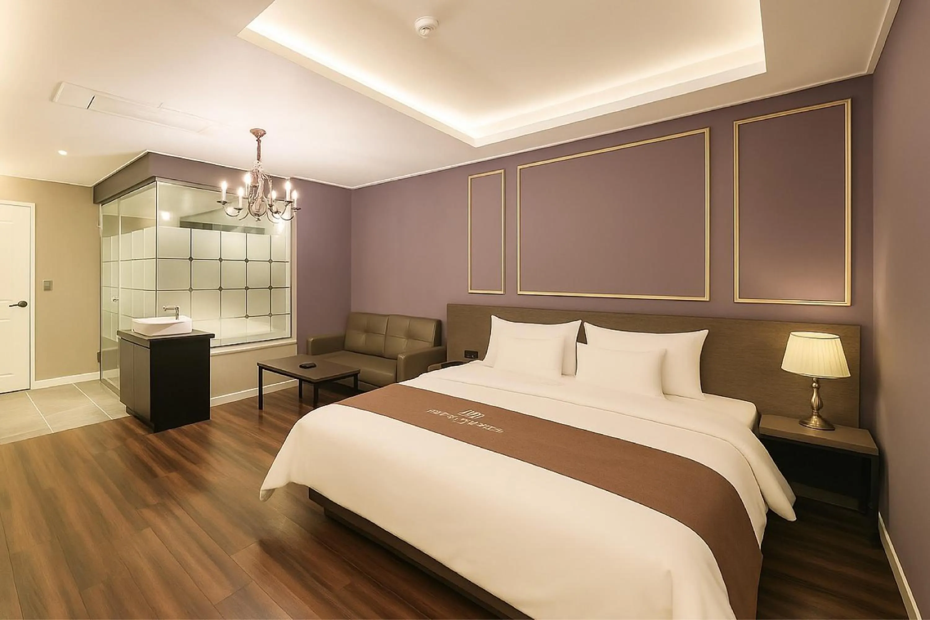 Bed in Seosan Modern Hotel