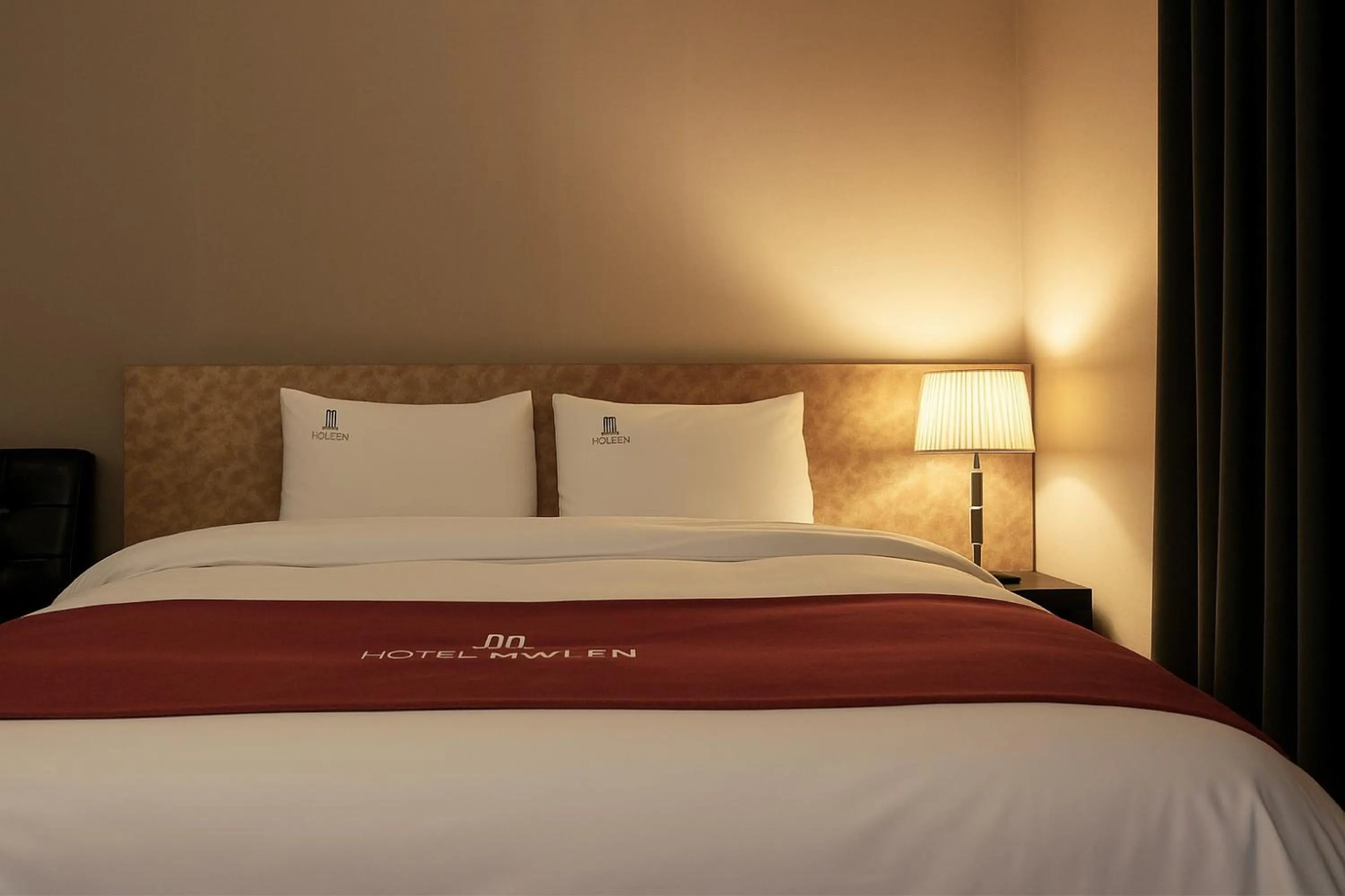Bed in Seosan Modern Hotel