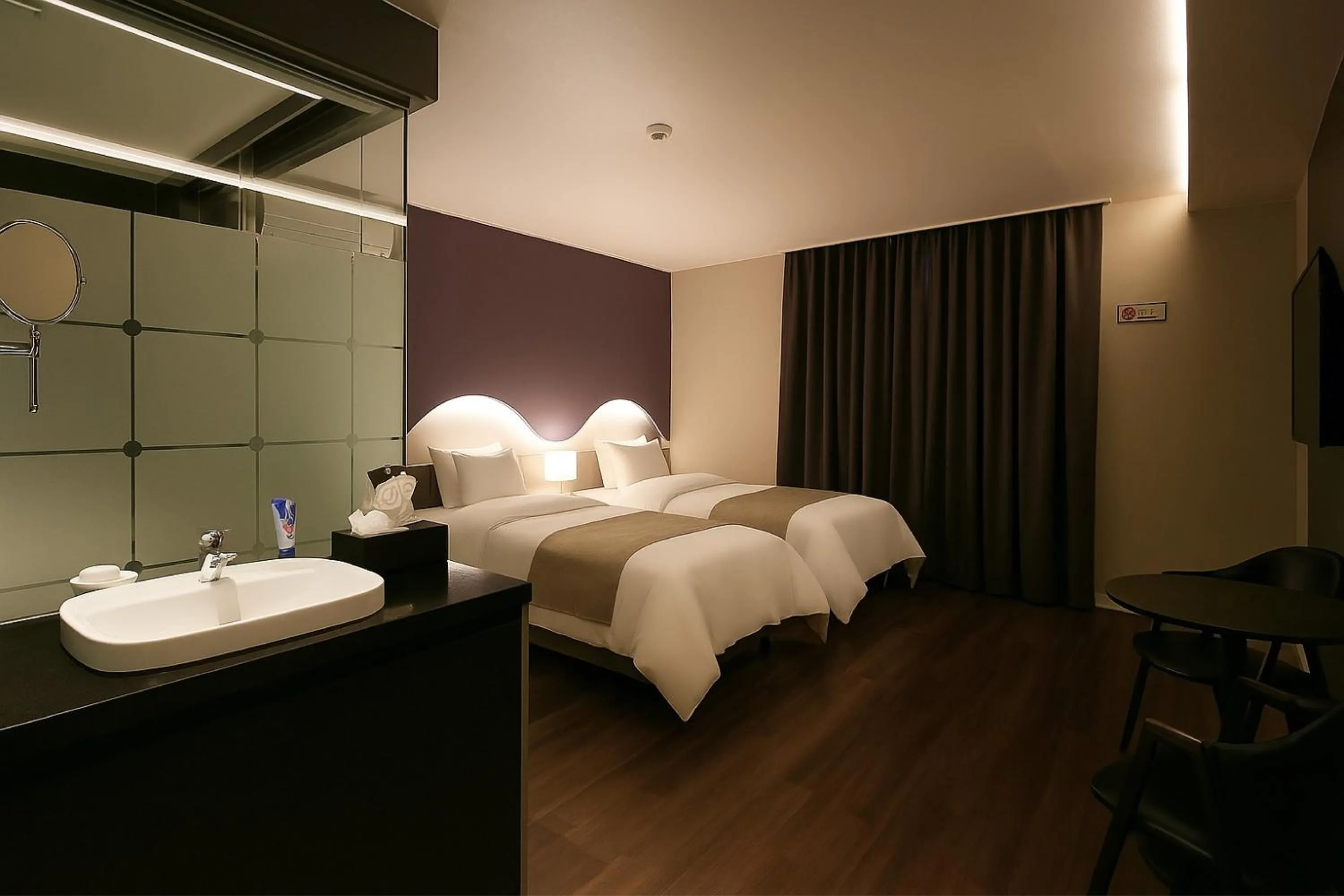 Bed in Seosan Modern Hotel